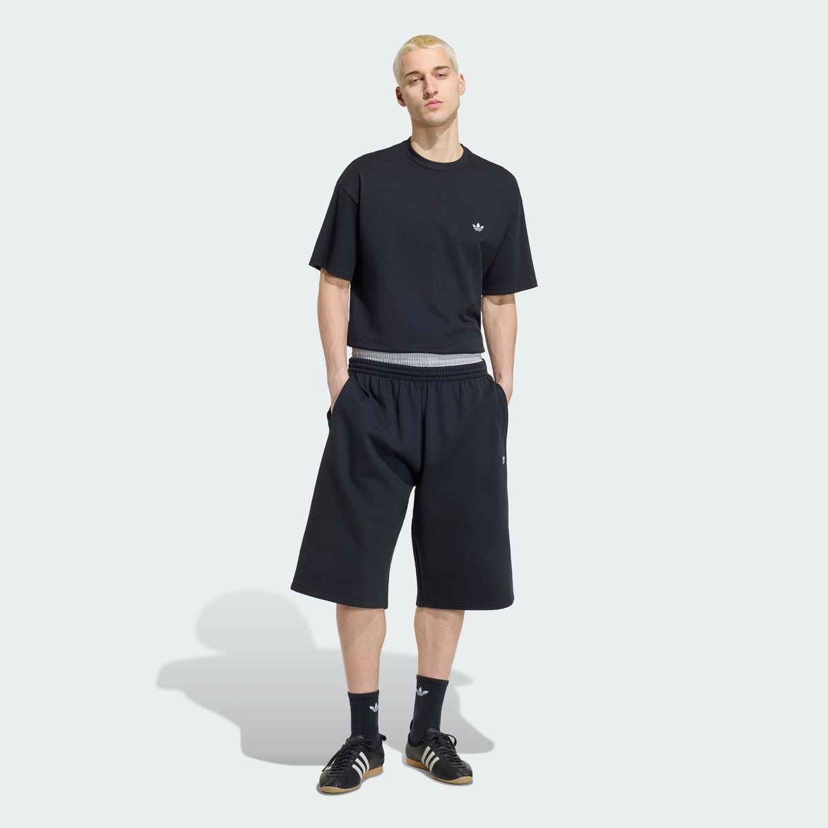 아디다스(ADIDAS) 트레포일 에센셜 루즈 드롭 숄더 티 KQ8578