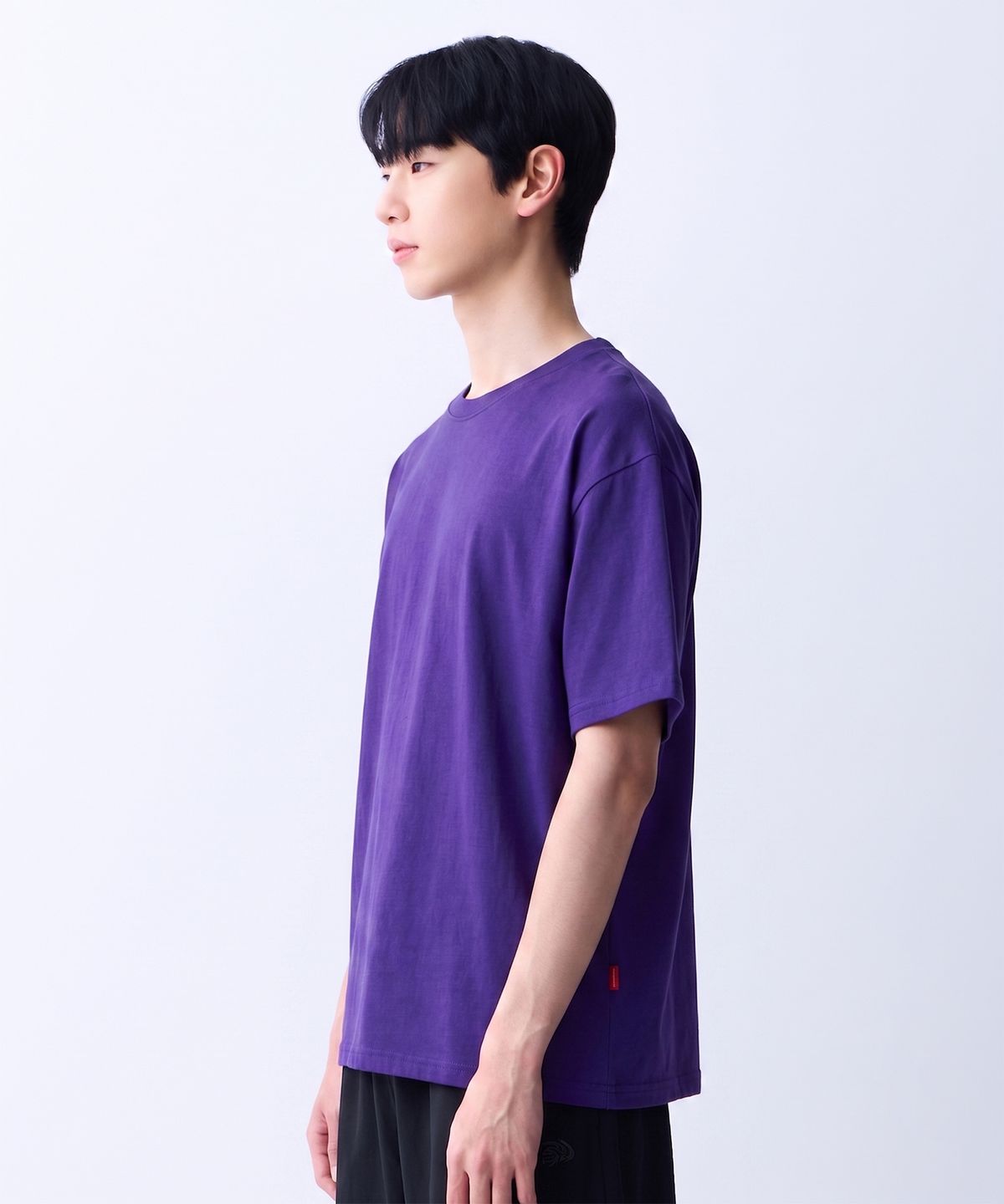 에이던엠(ADERNM) 더블 스티치 넥바인딩 미니멀 티셔츠 퍼플