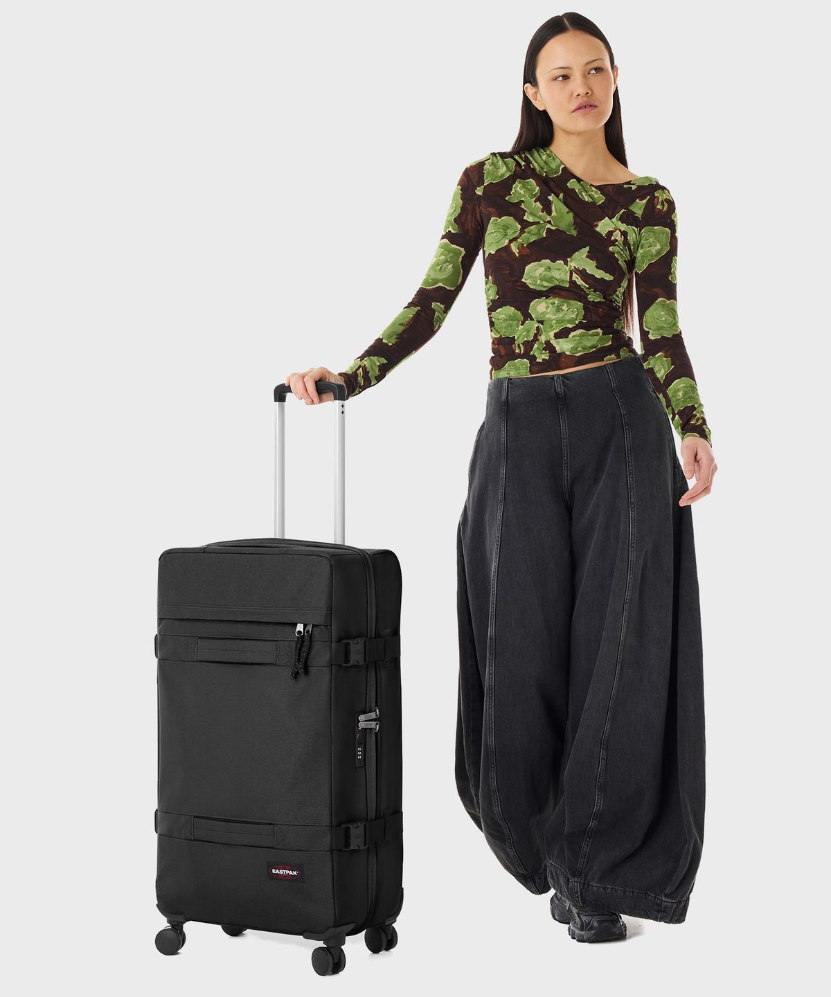 이스트팩(EASTPAK) 트랜짓4 L+ Black