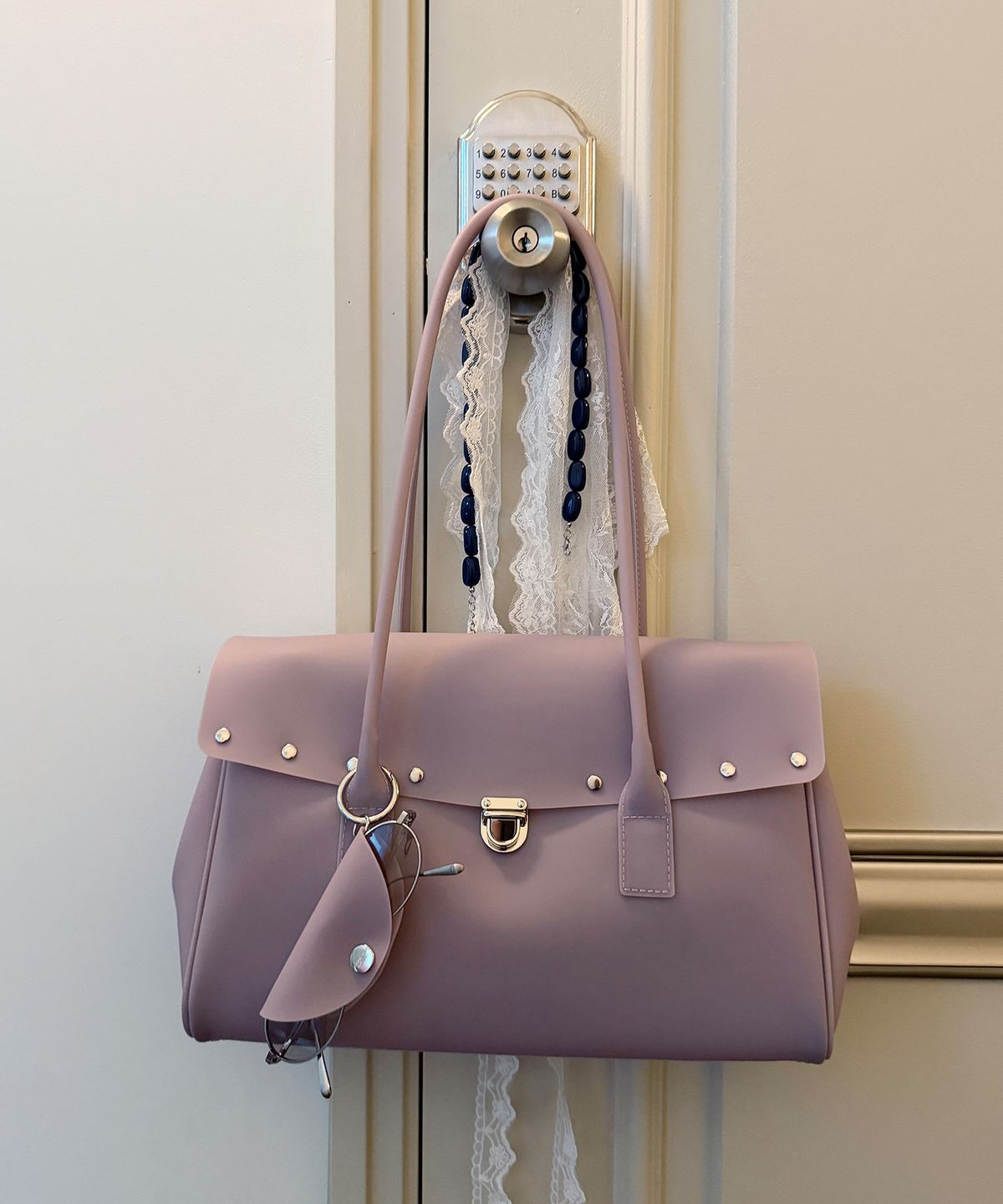 크리스틴프로젝트(CHRISTINE PROJECT) [선글라스 백참 증정]STUD JELLY SHOULDER BAG(TARO MILK TEA)