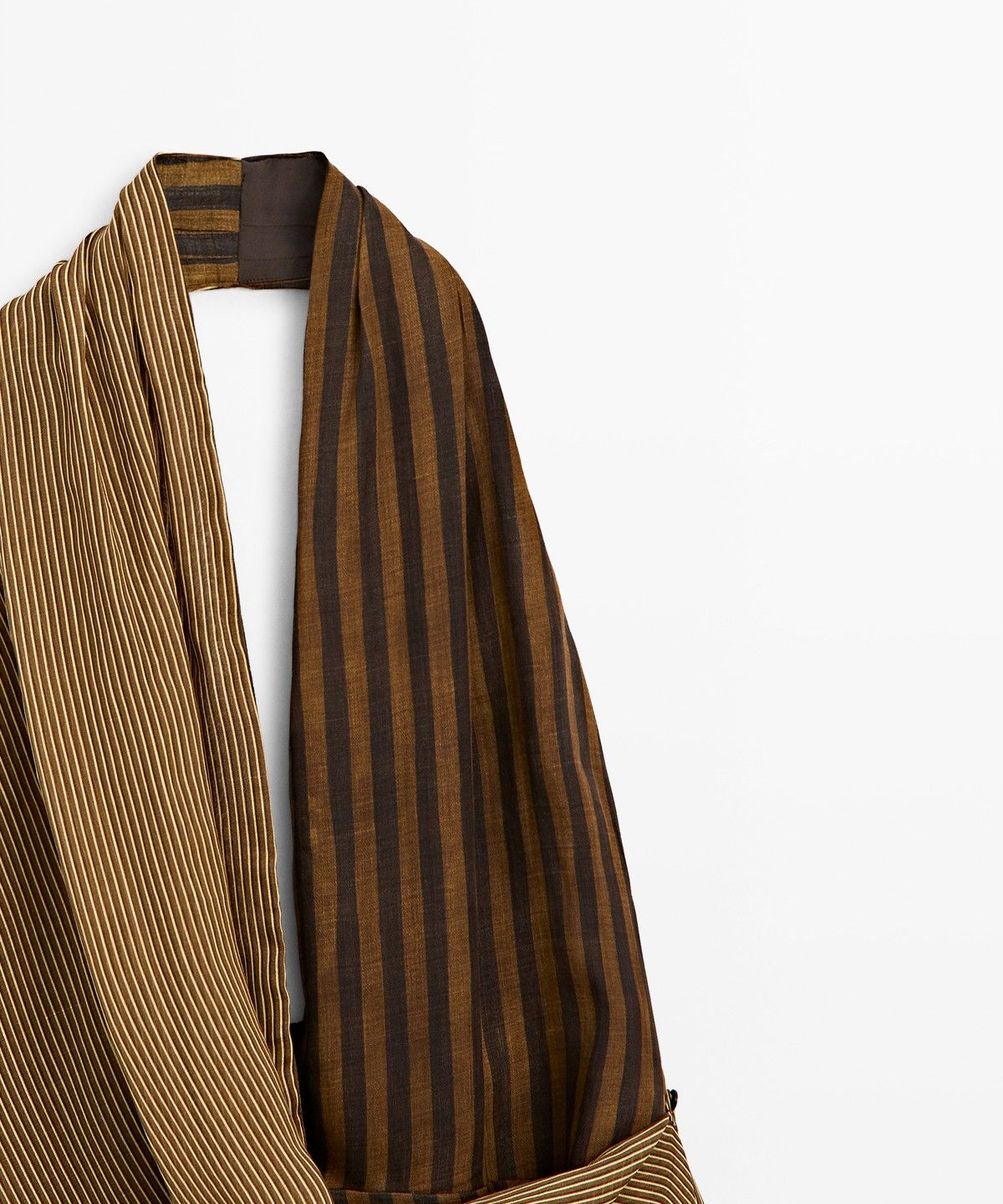 마시모두띠(MASSIMO DUTTI) 플루이드 스트라이프 홀터넥 탑