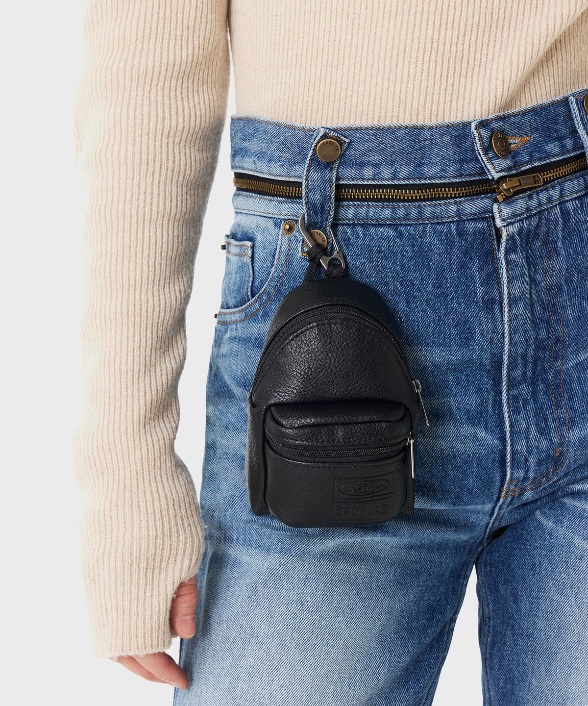 이스트팩(EASTPAK) 이스트팩 X 에곤랩 패디드레더 Leather