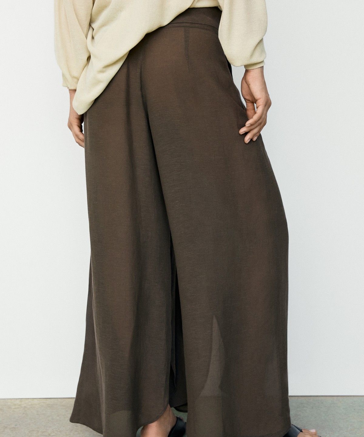 마시모두띠(MASSIMO DUTTI) 세미 시어 린넨 스커트 팬츠