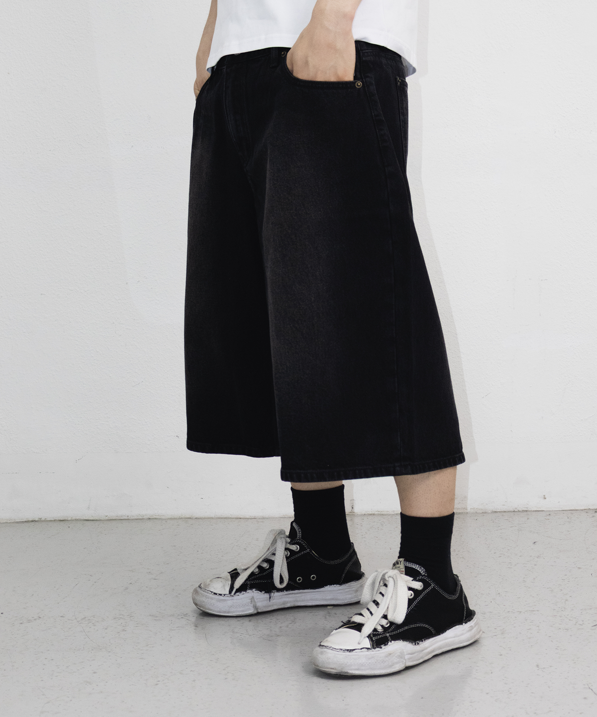 본엑스(BORNX) 3Star Demim Bermuda Pants (Black)