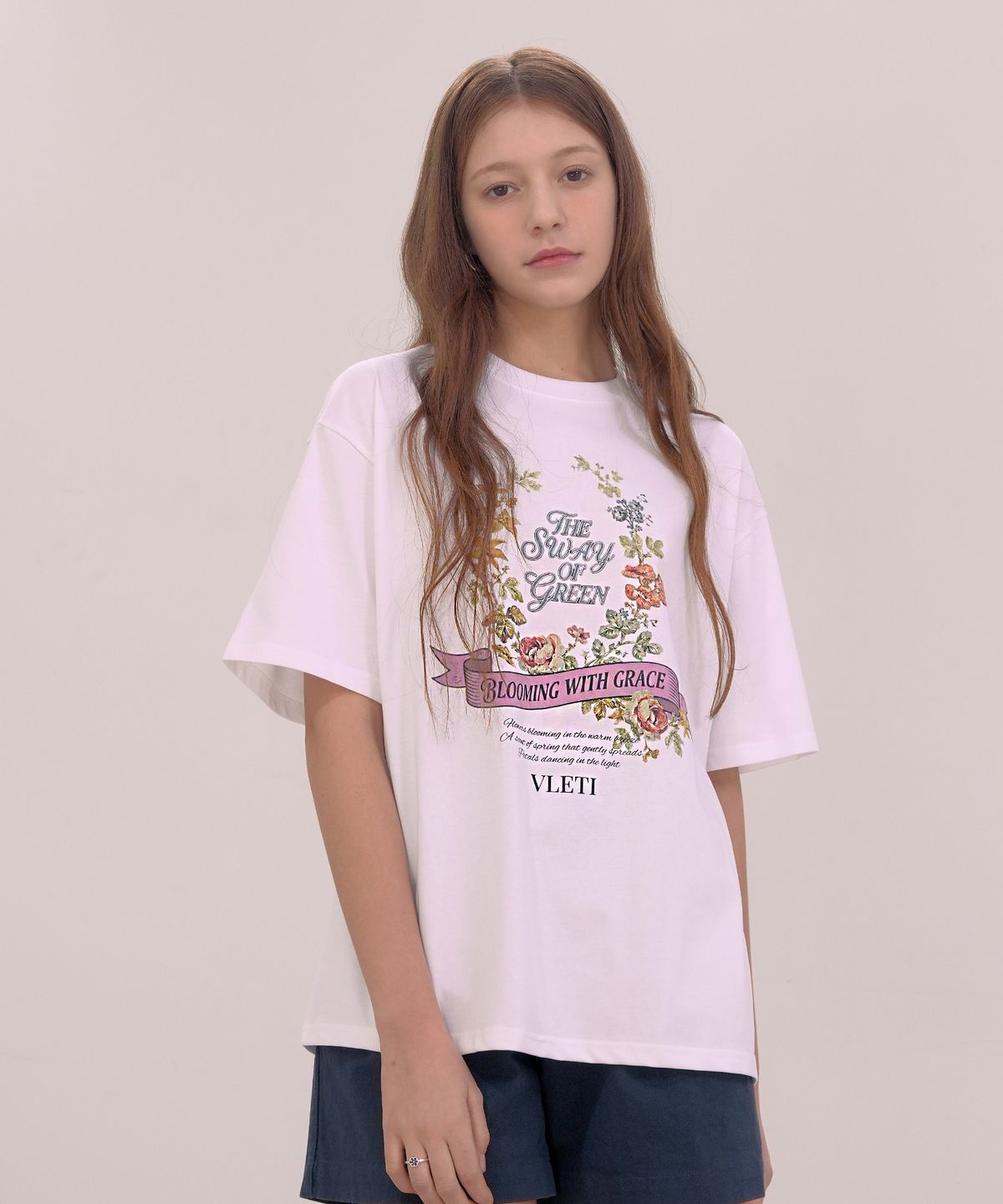 블레티(VLETI) Oversized Floral Digital Print Short Sleeve Tee (white)
