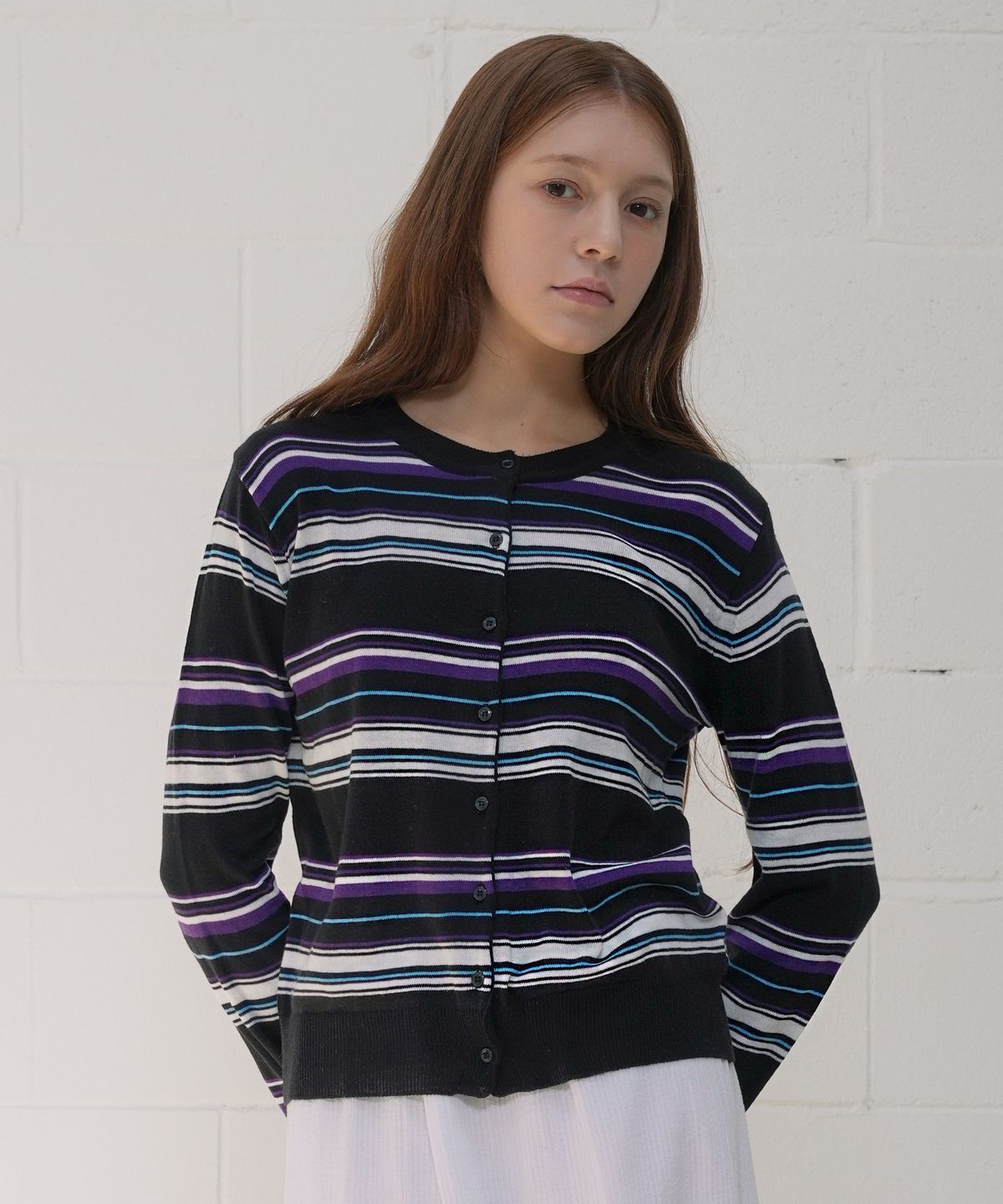 블레티(VLETI) Slim Stripe Featherlight Button Cardigan (black)