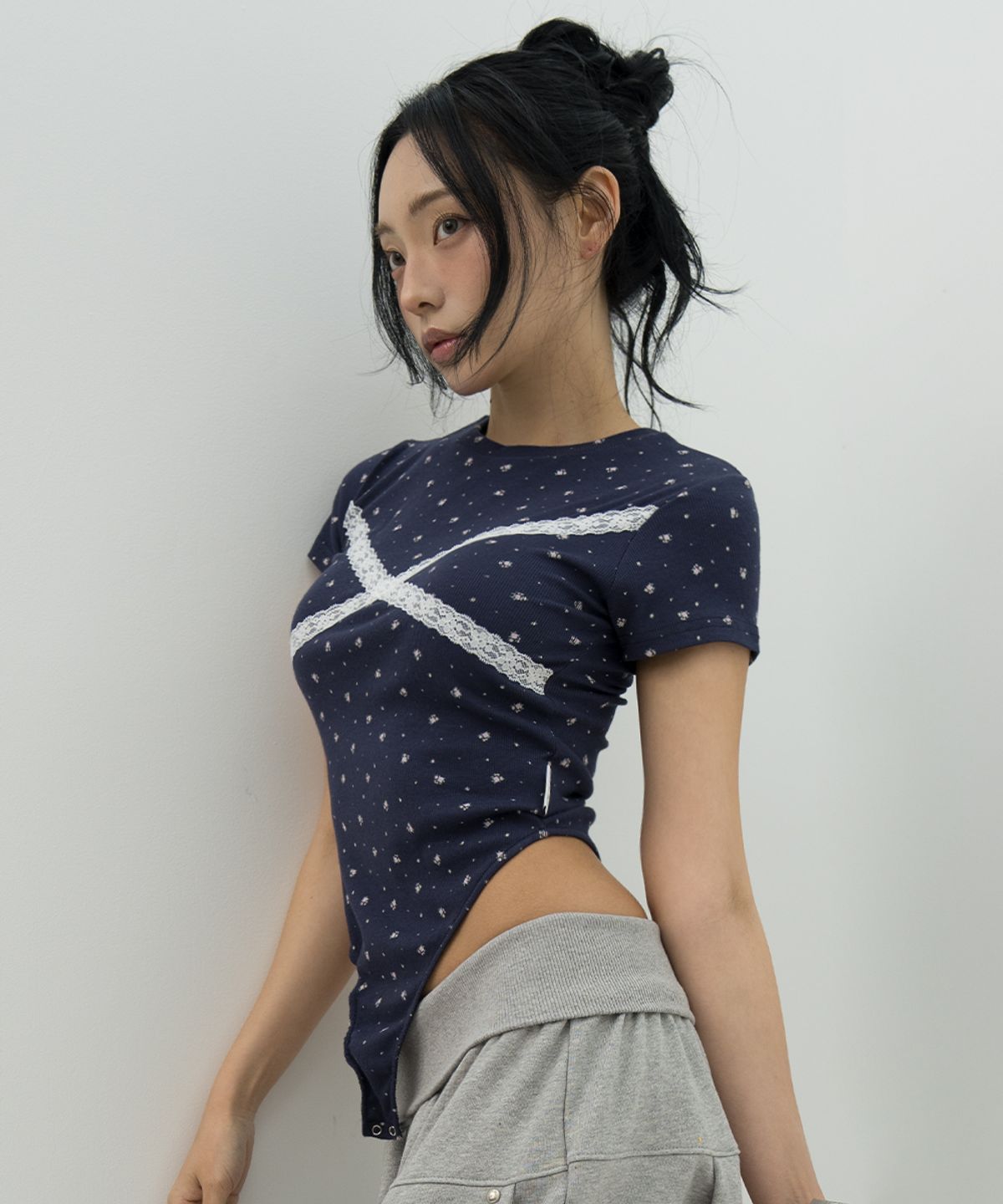비피피(BFEEP) FLORAL LACE BODYSUIT_NAVY