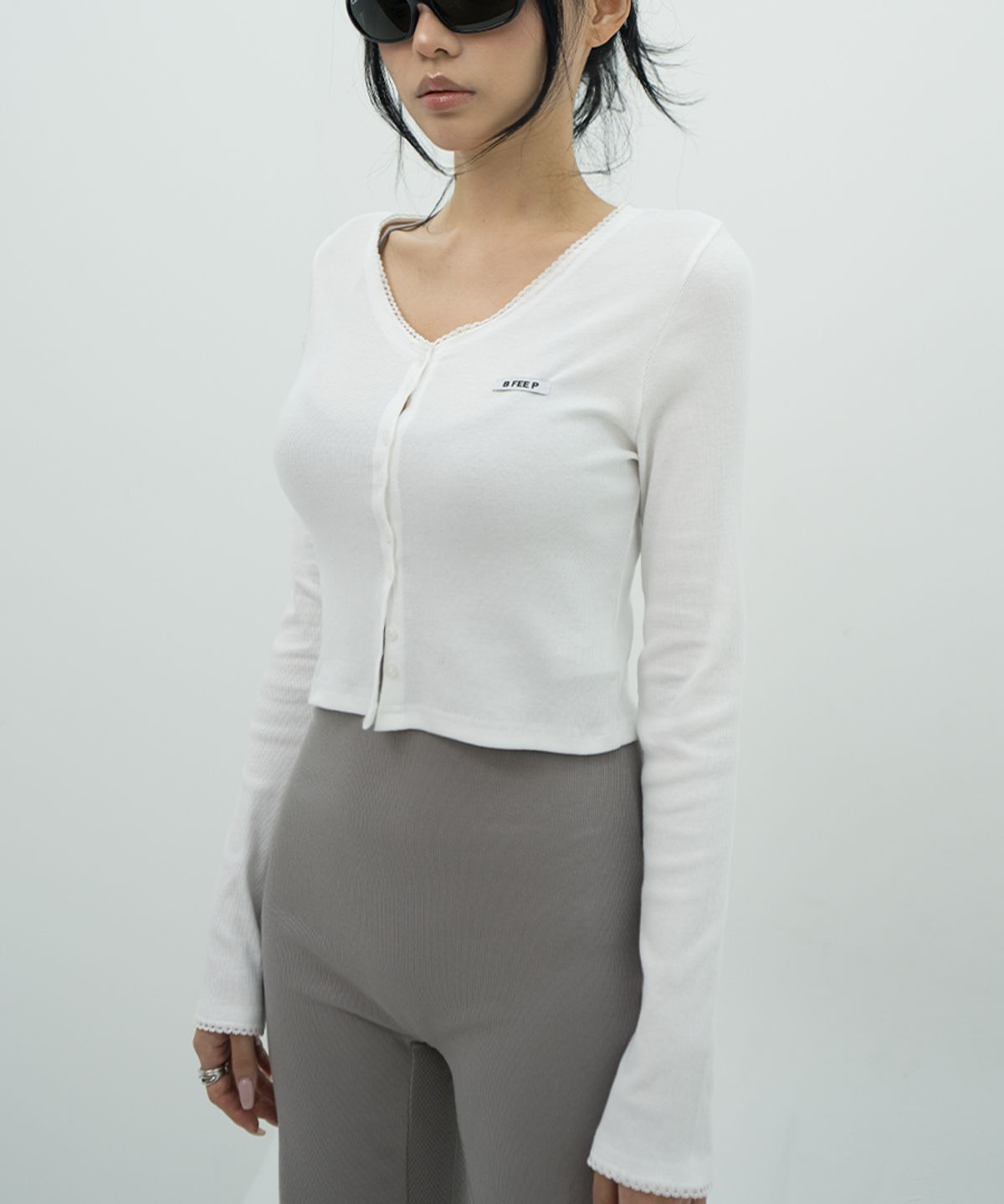 비피피(BFEEP) DOUBLE BUTTON LACE CARDIGAN_WHITE