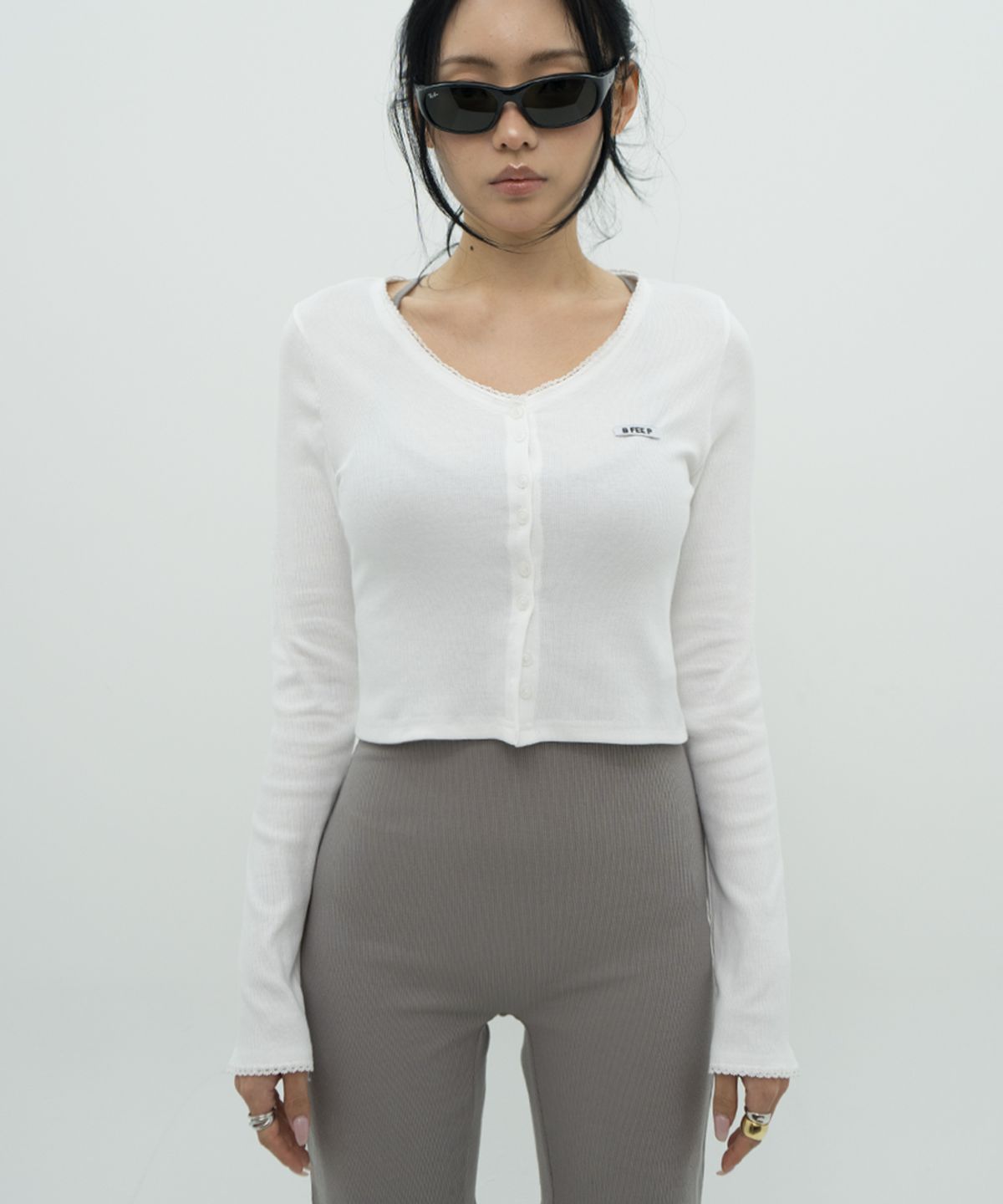 비피피(BFEEP) DOUBLE BUTTON LACE CARDIGAN_WHITE