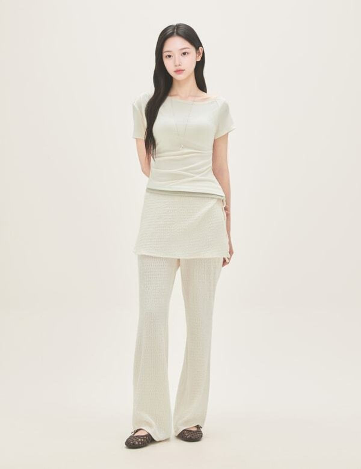 로엠(ROEM) 원숄더 배색 드레이프 티셔츠 RMHWG38R13