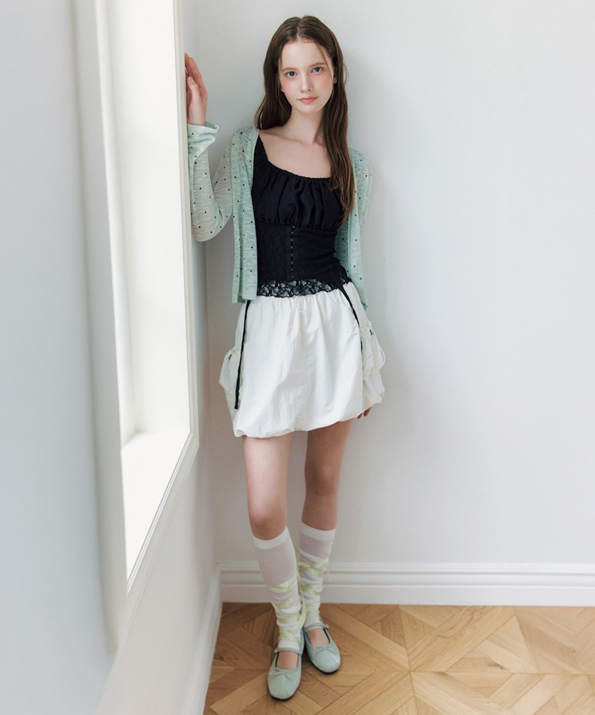미쏘(MIXXO) 후크 셔링 나시 블라우스_MIWBNG916G