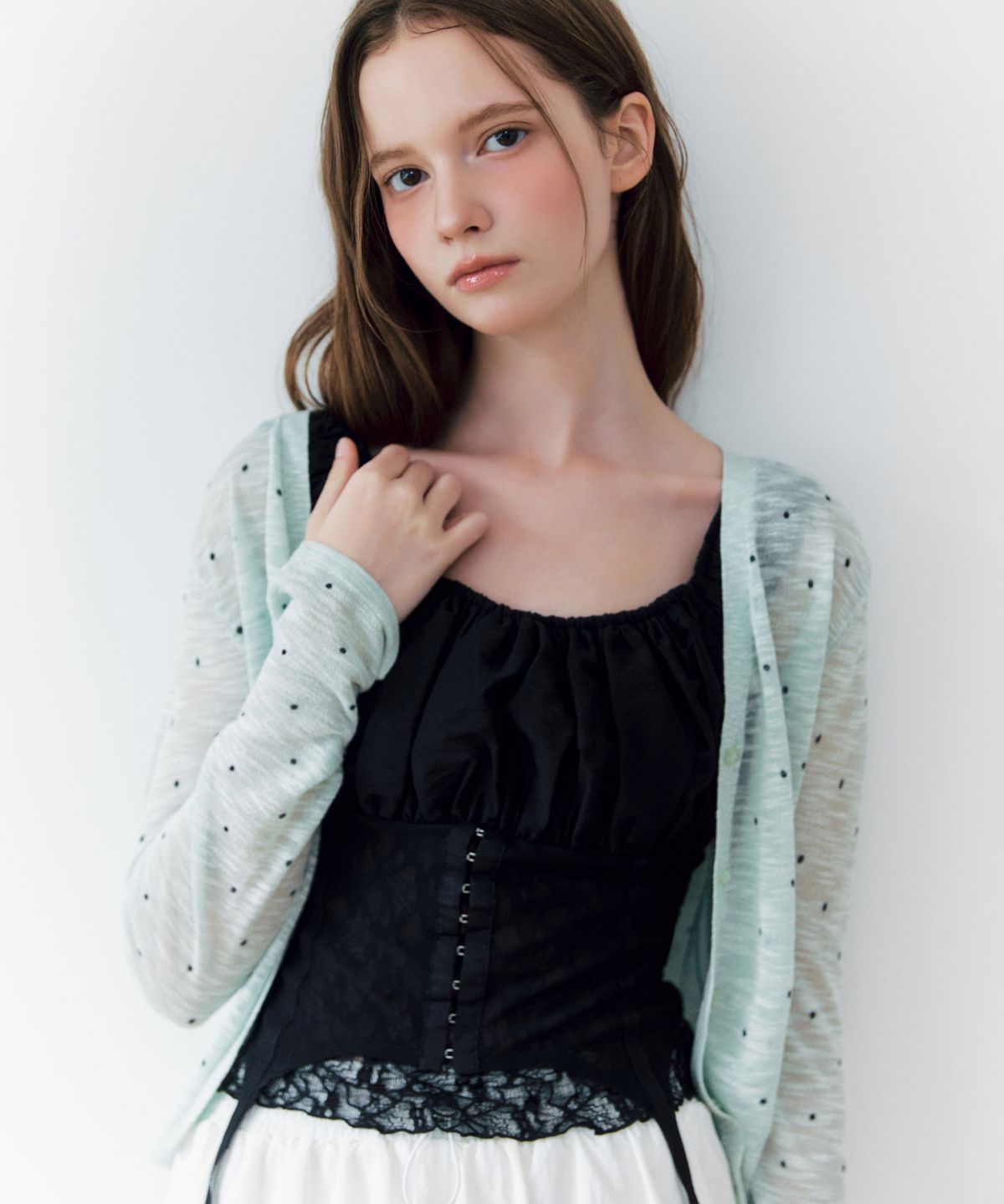 미쏘(MIXXO) 후크 셔링 나시 블라우스_MIWBNG916G
