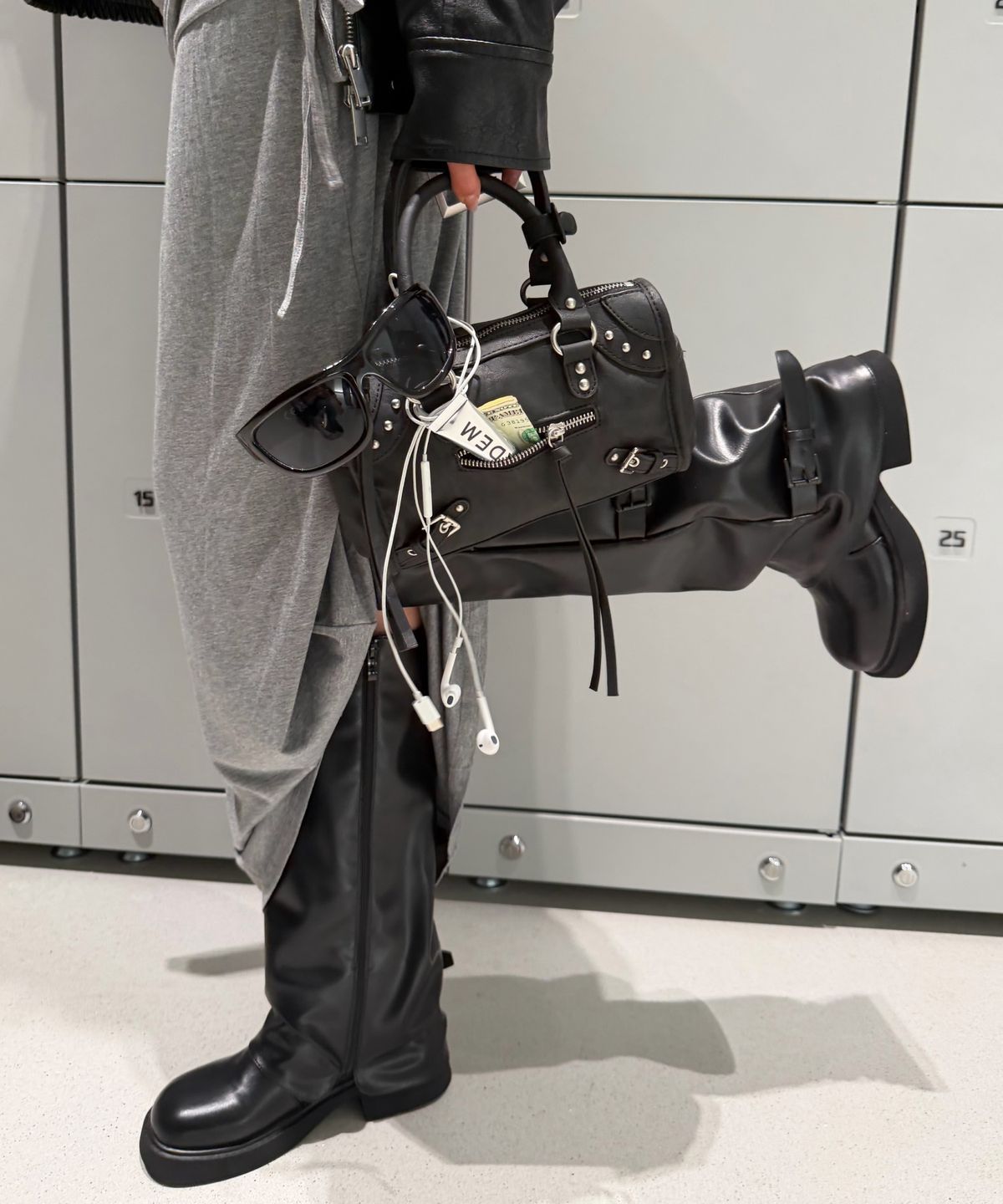 미쏘(MIXXO) 지퍼 스터드 미니 토트백 RE BKG716C_MIABKG91QC