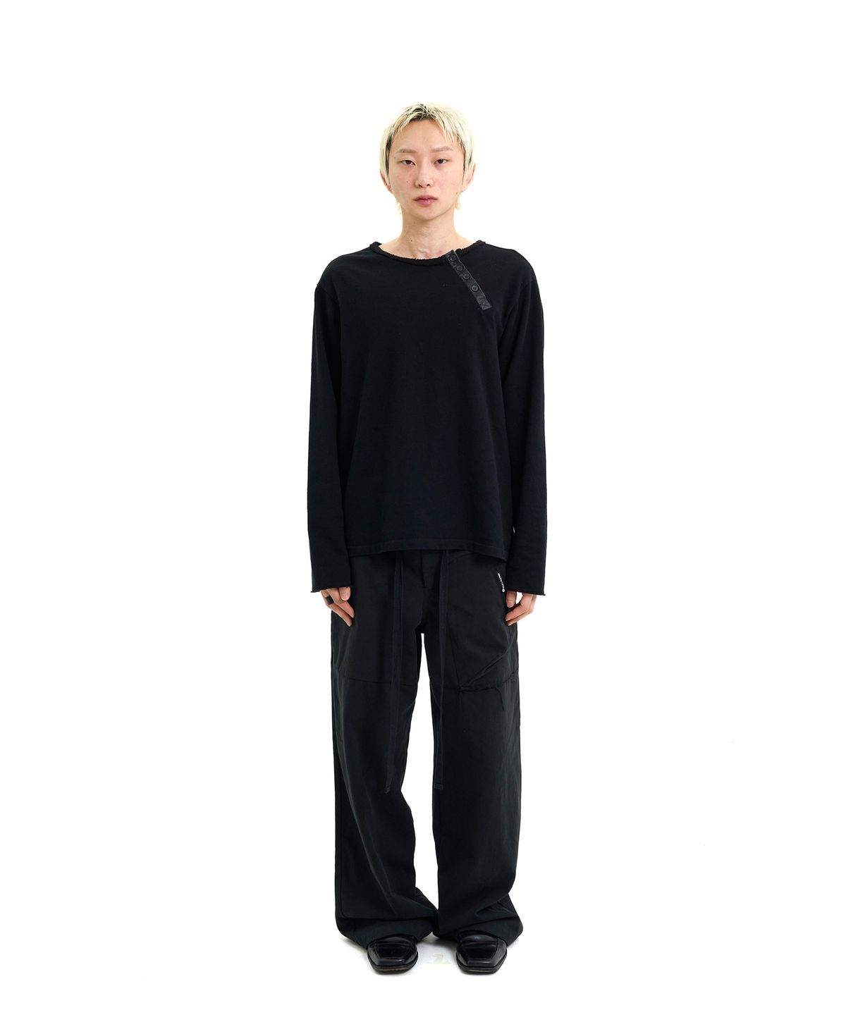 래크로프(LACKROPE) ASYMMETRIC LONG SLEEVE T-SHIRT - BLACK
