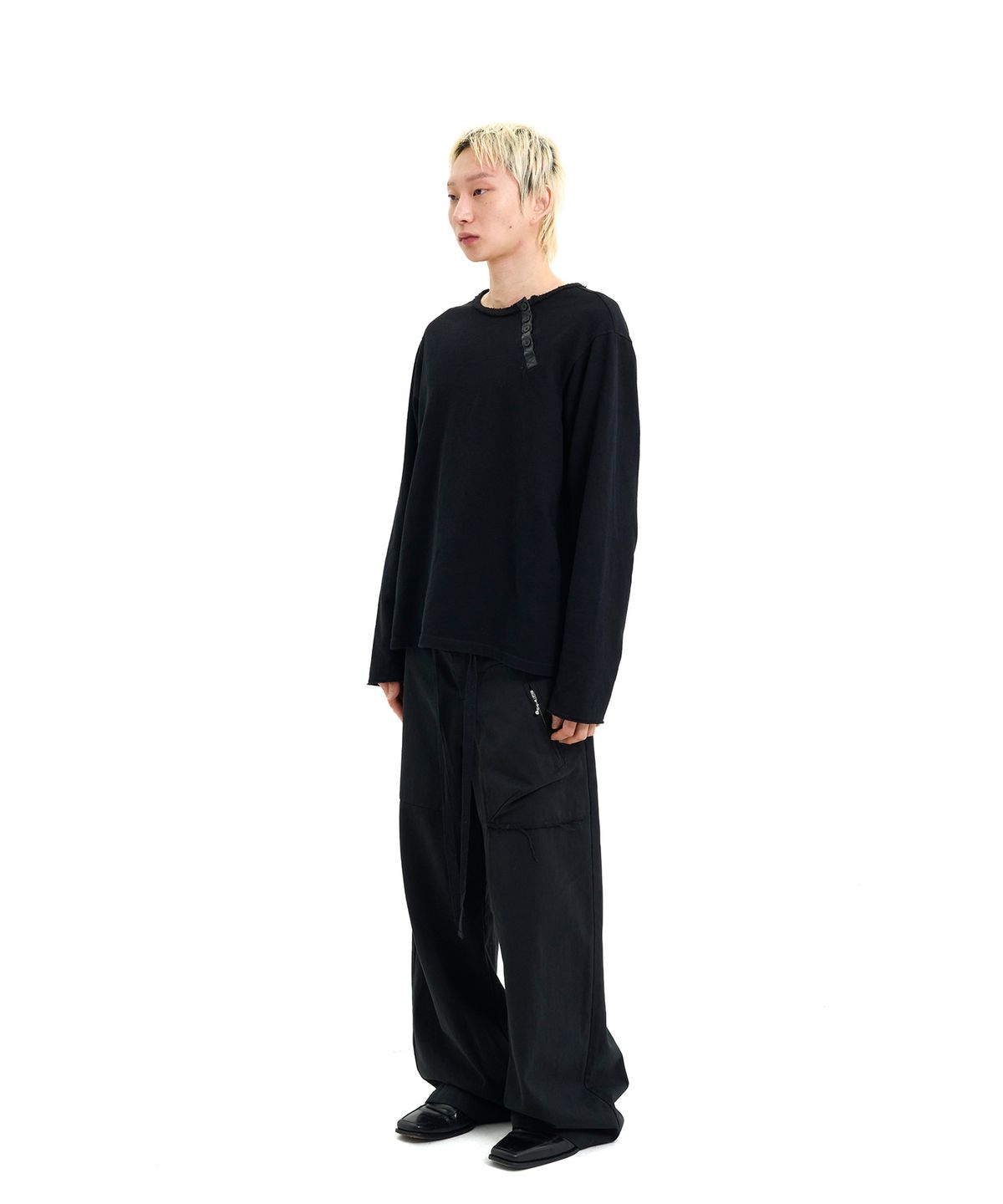 래크로프(LACKROPE) ASYMMETRIC LONG SLEEVE T-SHIRT - BLACK