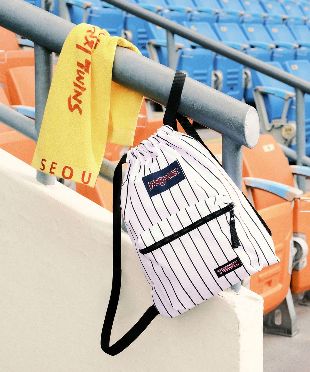 잔스포츠(JANSPORT) 잔스포츠 X LG TWINS 드로우색 STRIPE
