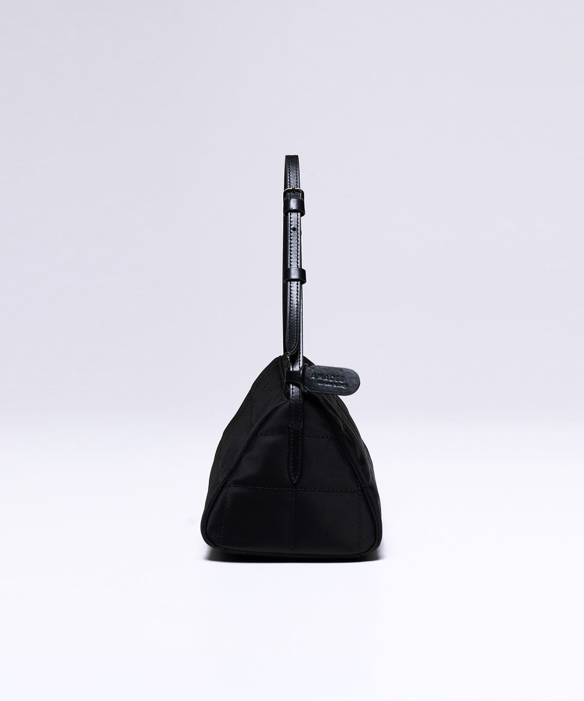아마디(AMADEE) N.6H BLACK