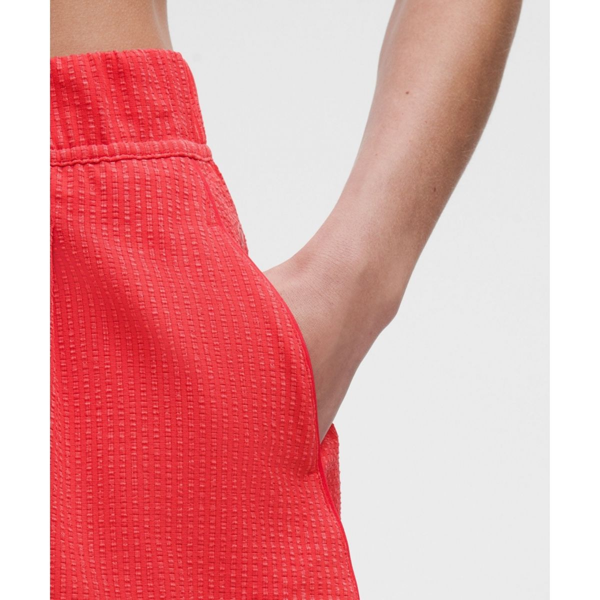 룰루레몬(LULULEMON) 시어서커 WovenAir 하이라이즈 플리티드 쇼츠 3.5inch
