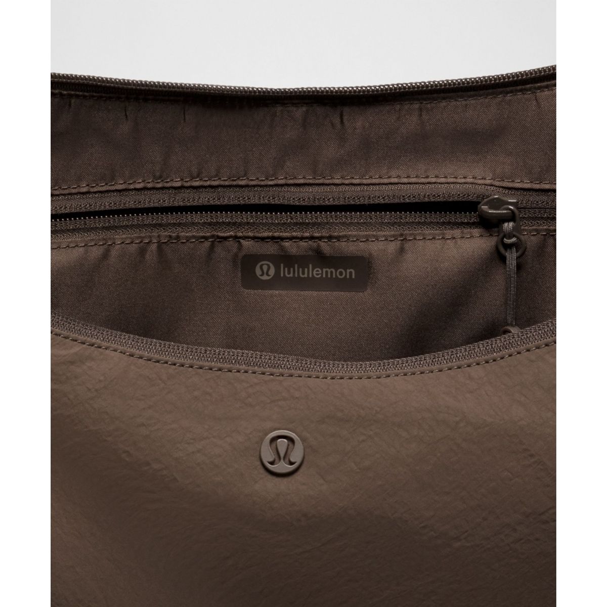 룰루레몬(LULULEMON) 라지 슬라우치 슬링백 13L  WALC