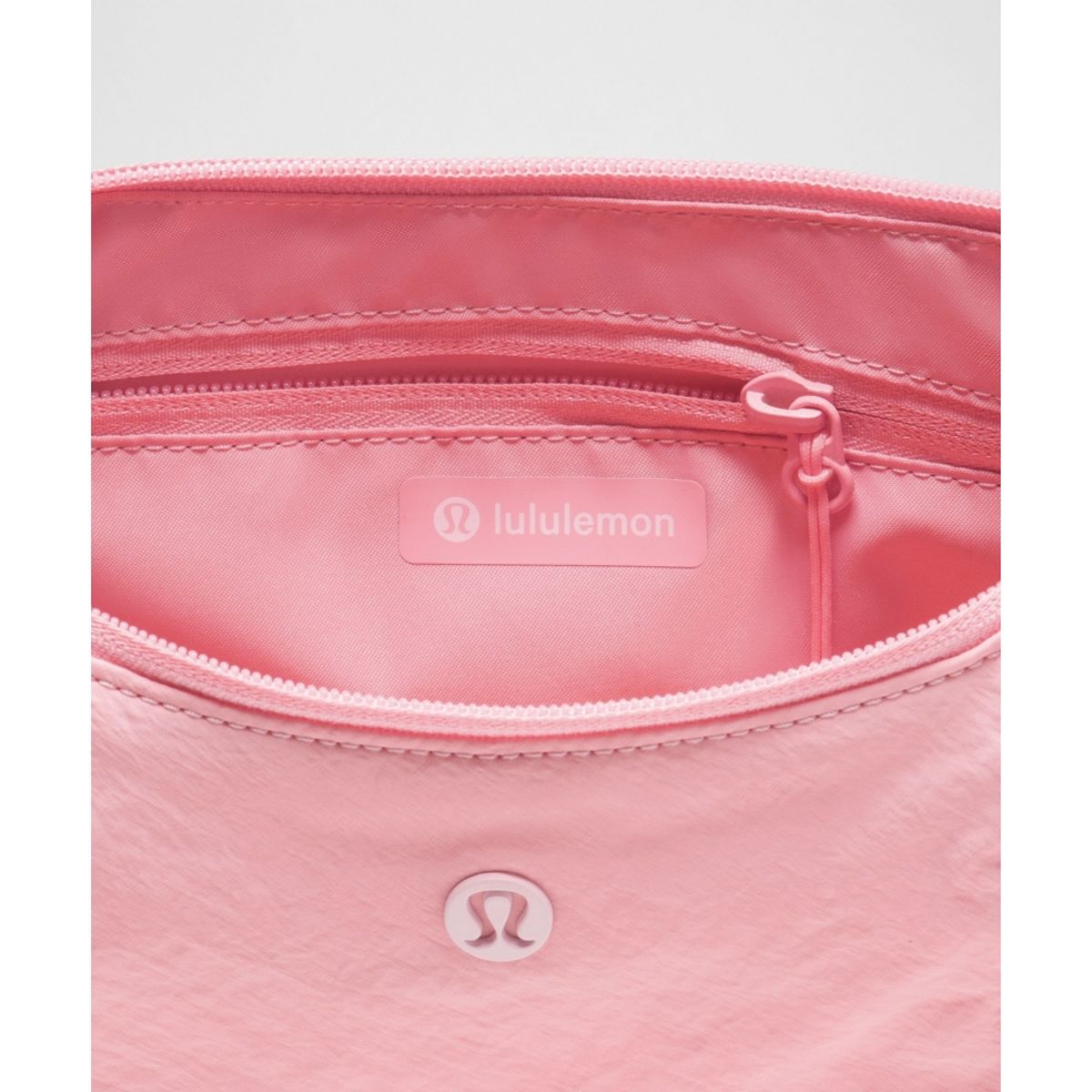 룰루레몬(LULULEMON) 스몰 슬라우치 슬링백 3L  BBND