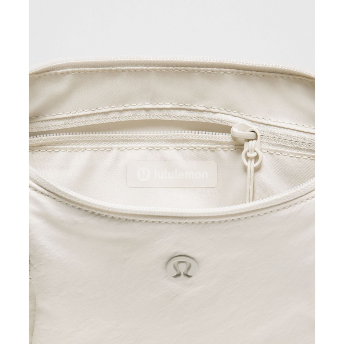 룰루레몬(LULULEMON) 스몰 슬라우치 슬링백 3L  LTIV