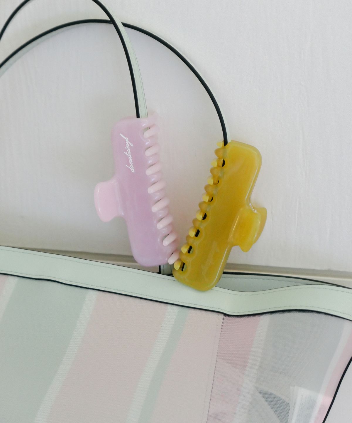 도넛바이닐샵(DONUTVINYLSHOP) square lettering hair clip (4colors)