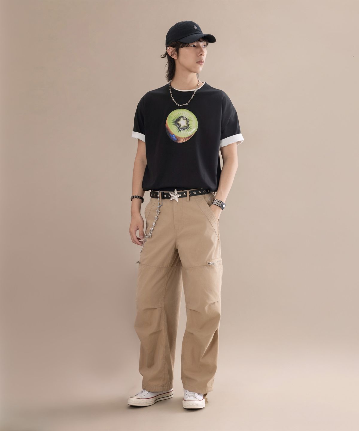 컨버스(CONVERSE) 소로나 프루트 그래픽 티셔츠 블랙 MCK077-023