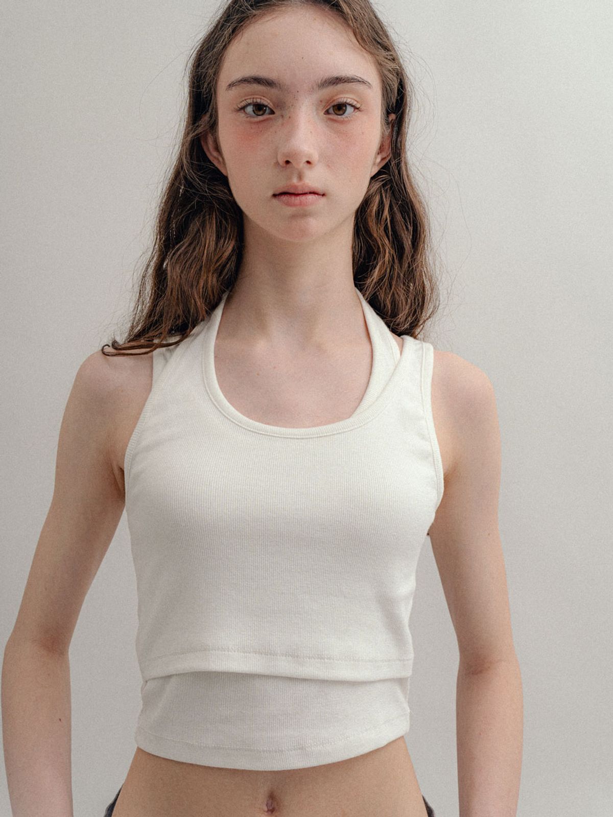 비수스(VISUS) Layerd Halter Top_White