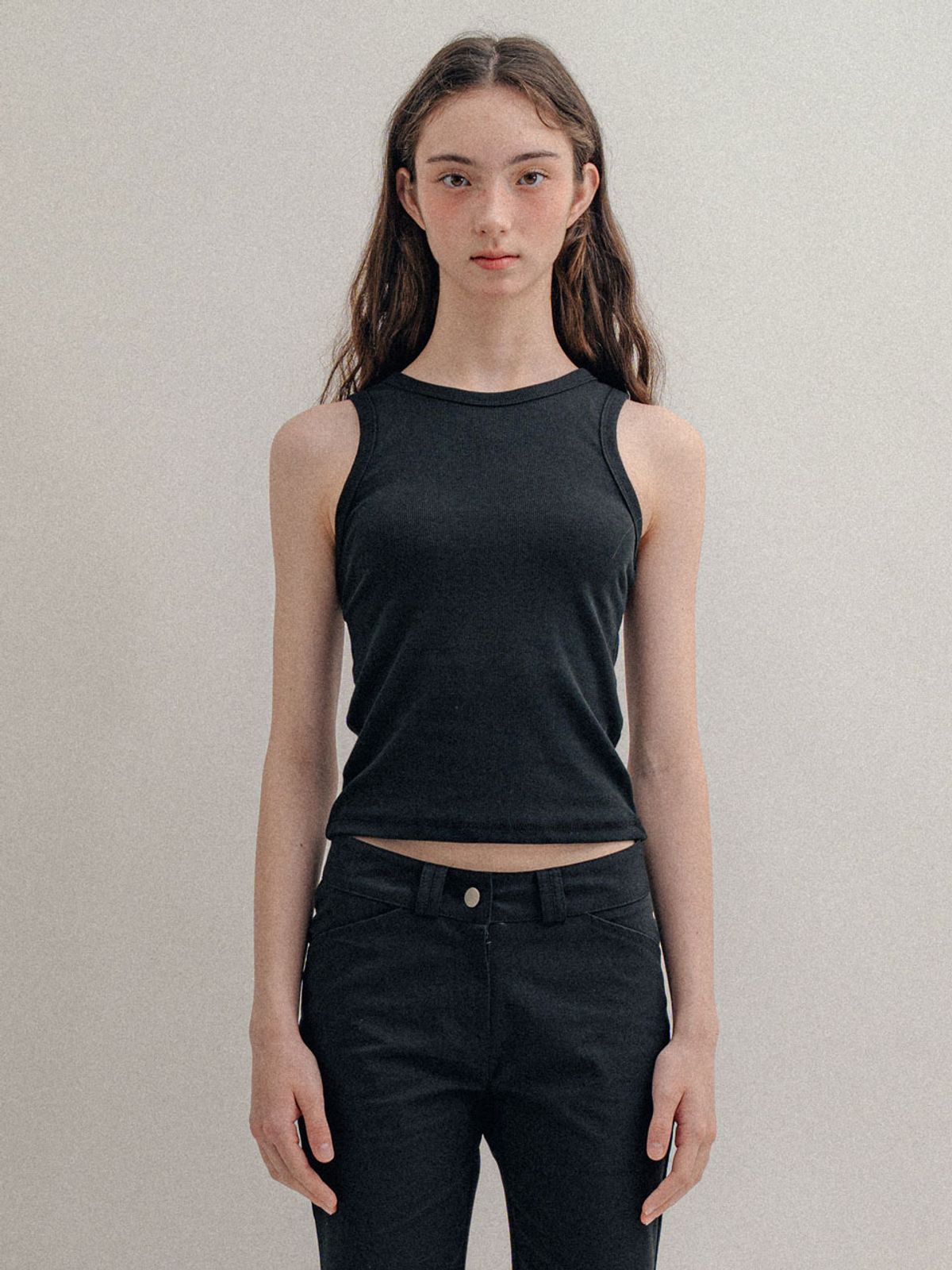 비수스(VISUS) Back Hole Sleeveless_Black