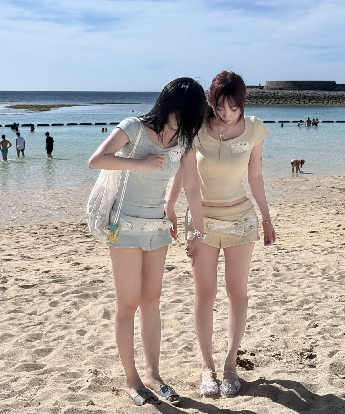 일리오(ILLIO) [SET] Eyelet lemon Square Neck Lace Pocket T-shirt + Lace Belted Shorts