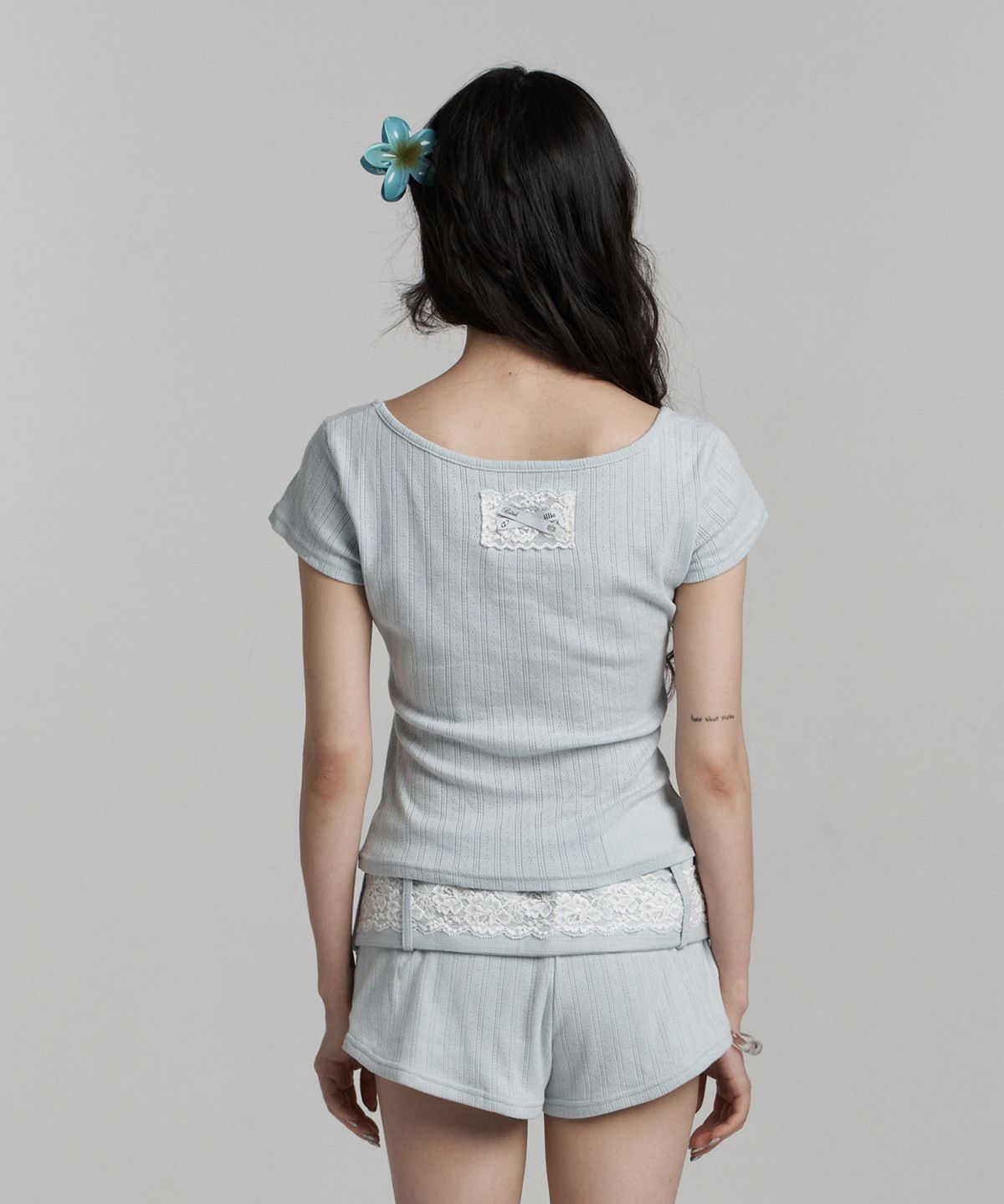 일리오(ILLIO) [SET] Eyelet mint Square Neck Lace Pocket T-shirt + Lace Belted Shorts