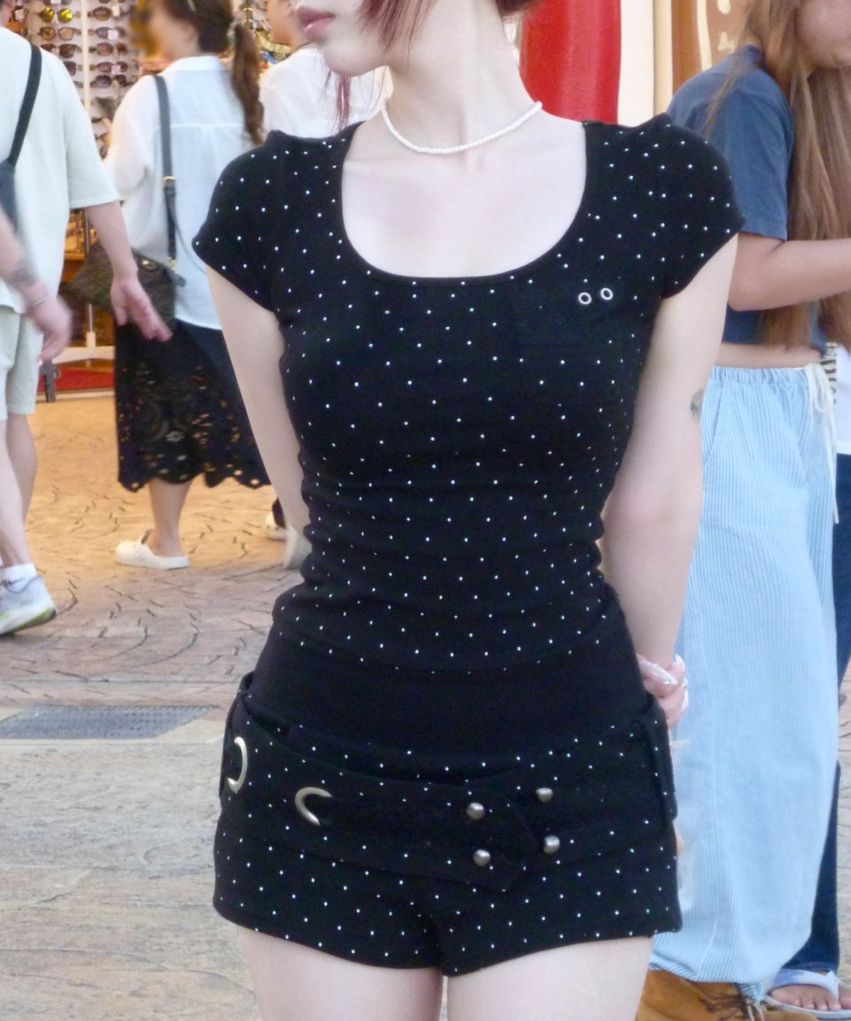일리오(ILLIO) [SET] Black dots Square Neck Lace Pocket T-shirt + Lace Belted Shorts