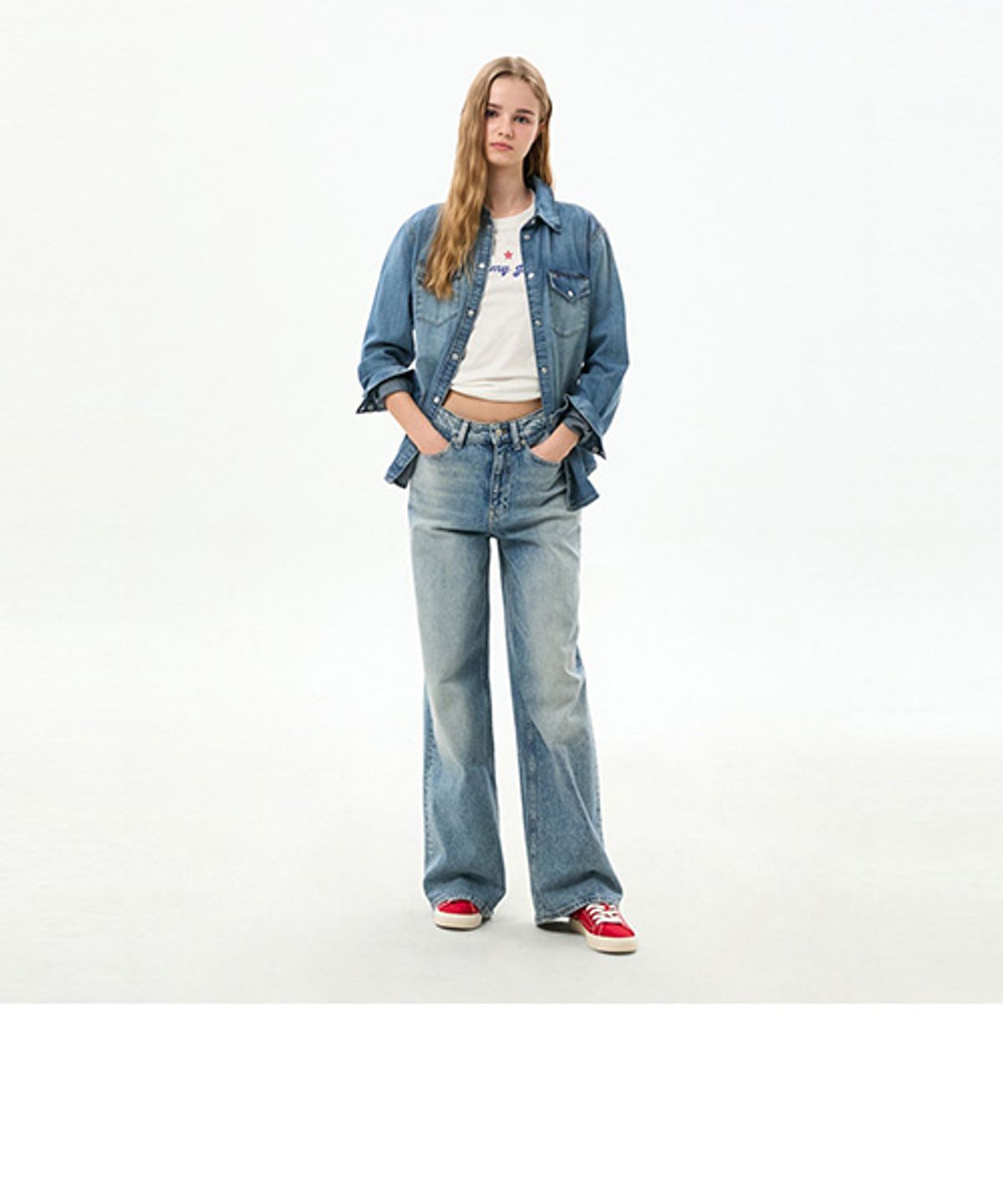 타미진스(TOMMY JEANS) 코튼 레귤러 핏 데님 셔츠 (T32G6NSH01TWT11A5)