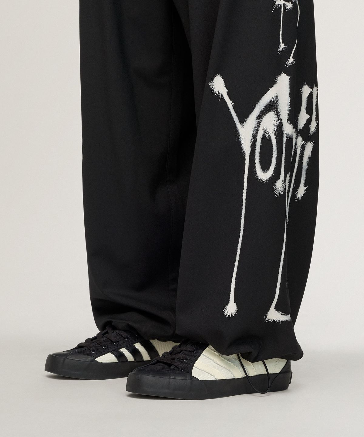 와이쓰리(Y-3) (M) 치토 GFX 울 와이드 팬츠 블랙 M GFX WL WD PT BLACK