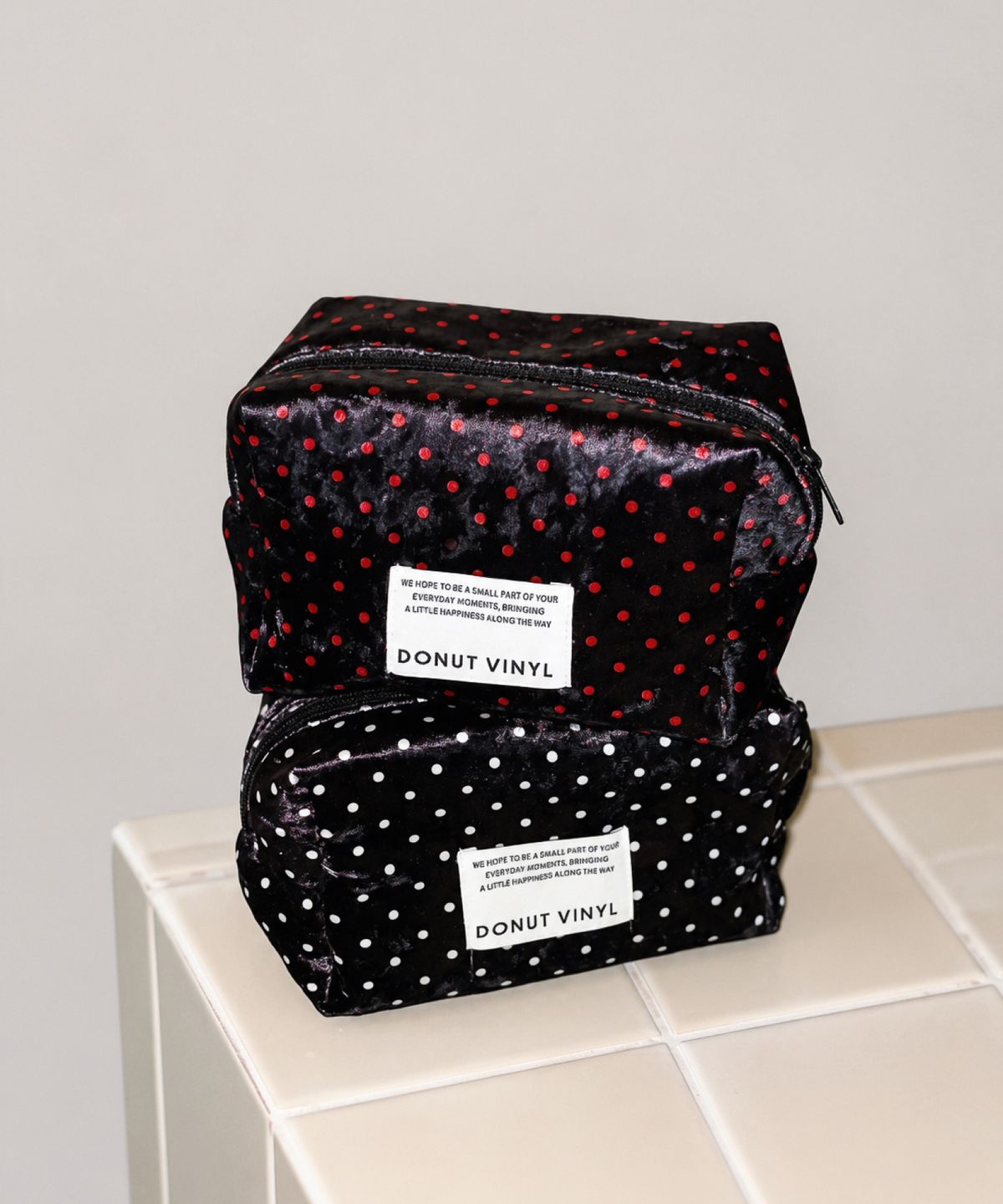 도넛바이닐샵(DONUTVINYLSHOP) dot velvet cube pouch (4colors)