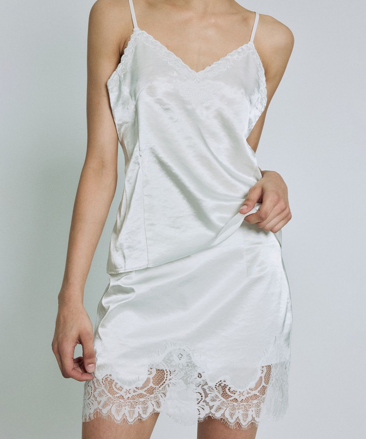 프로젝트 웨이브(PROJECT WAVE) Flower Satin Top (3COLOR)