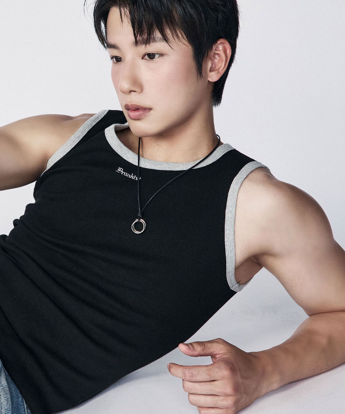 드렁크텍스트(DRUNKTXT) [Drunktxt X Khaki Studio] Layered Two-Tone Tank Top [Gray/Black]