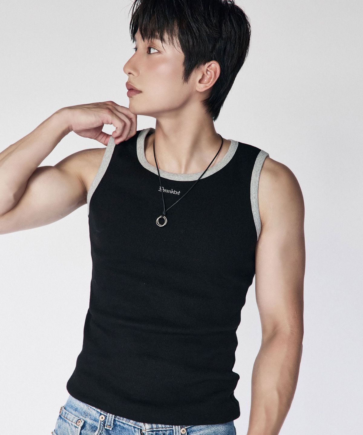 드렁크텍스트(DRUNKTXT) [Drunktxt X Khaki Studio] Layered Two-Tone Tank Top [Gray/Black]