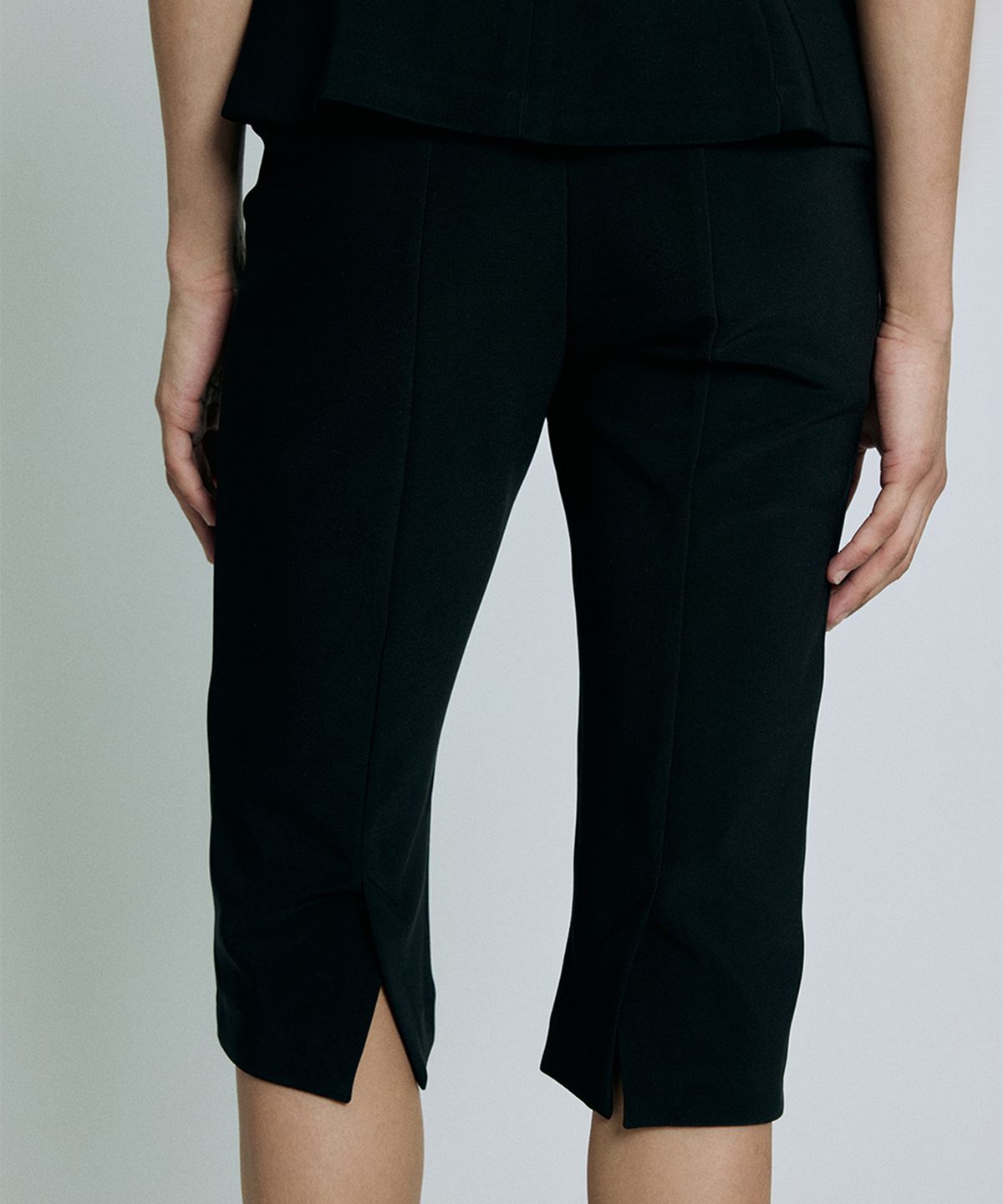 프로젝트 웨이브(PROJECT WAVE) LIOU Capri Pants (2COLOR)