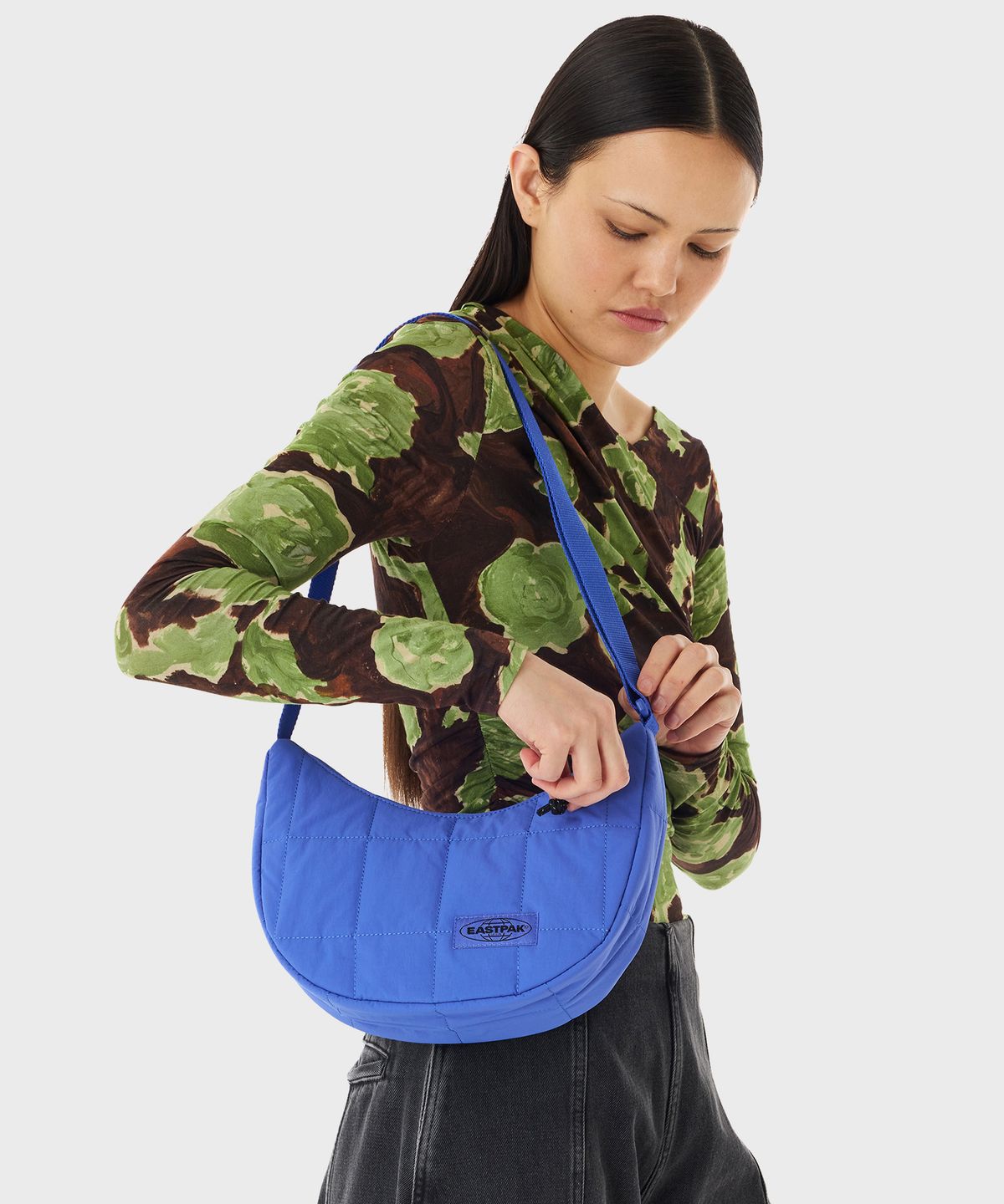 이스트팩(EASTPAK) 하프문백 Puff Checks Blue