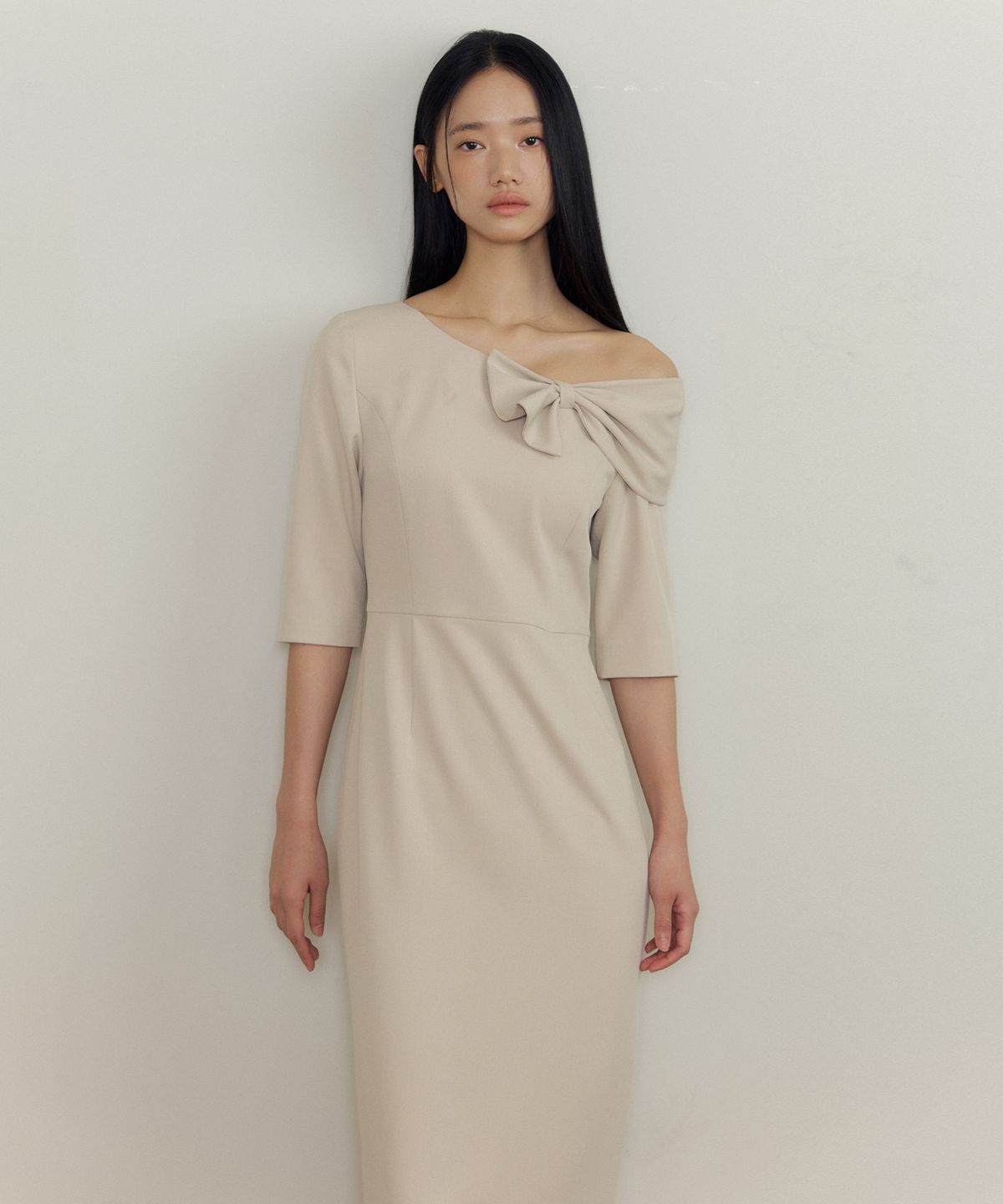 루시르주(LUCIR ZU) One-Shoulder Ribbon Drape Dress (beige)