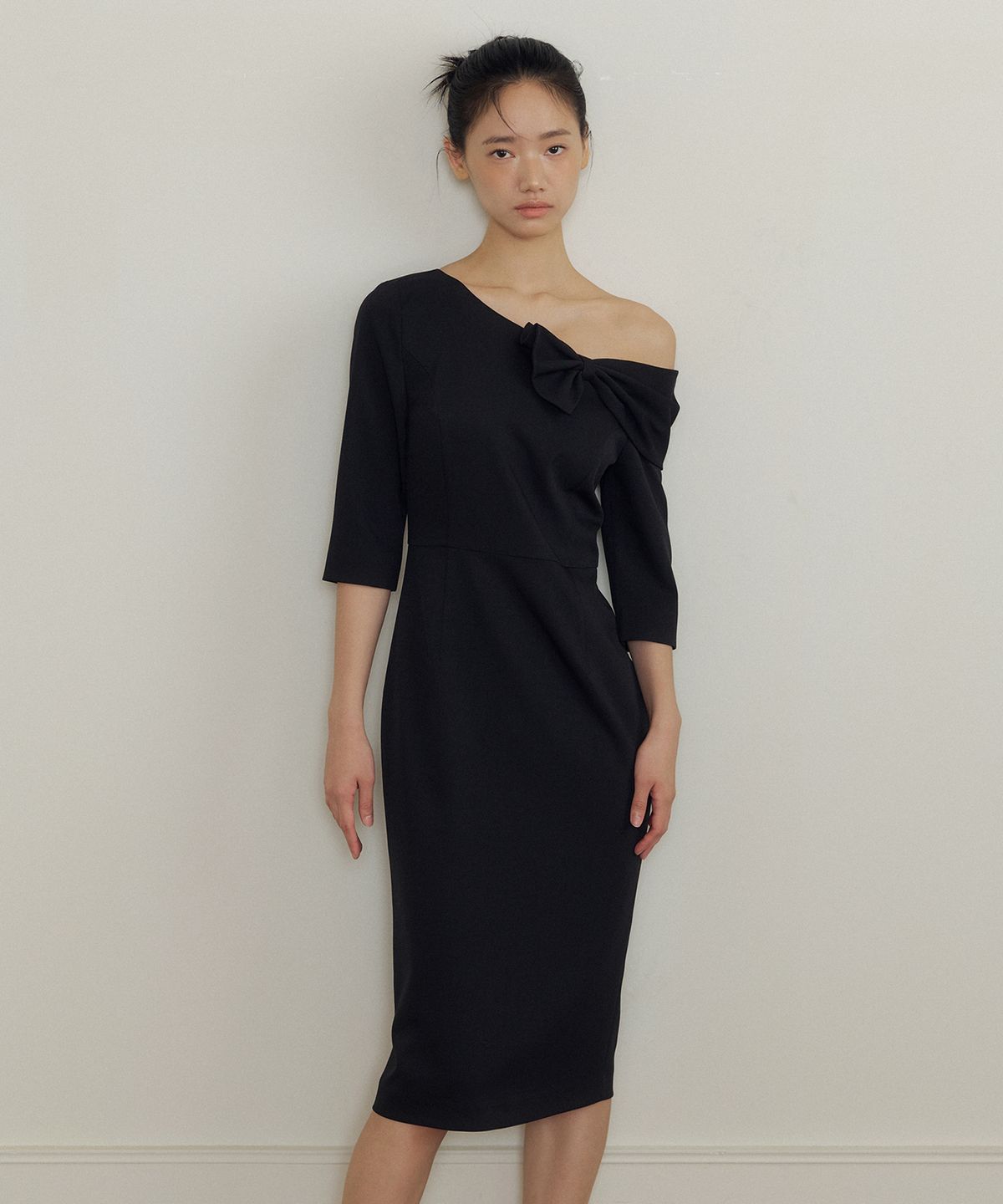 루시르주(LUCIR ZU) One-Shoulder Ribbon Drape Dress (black)