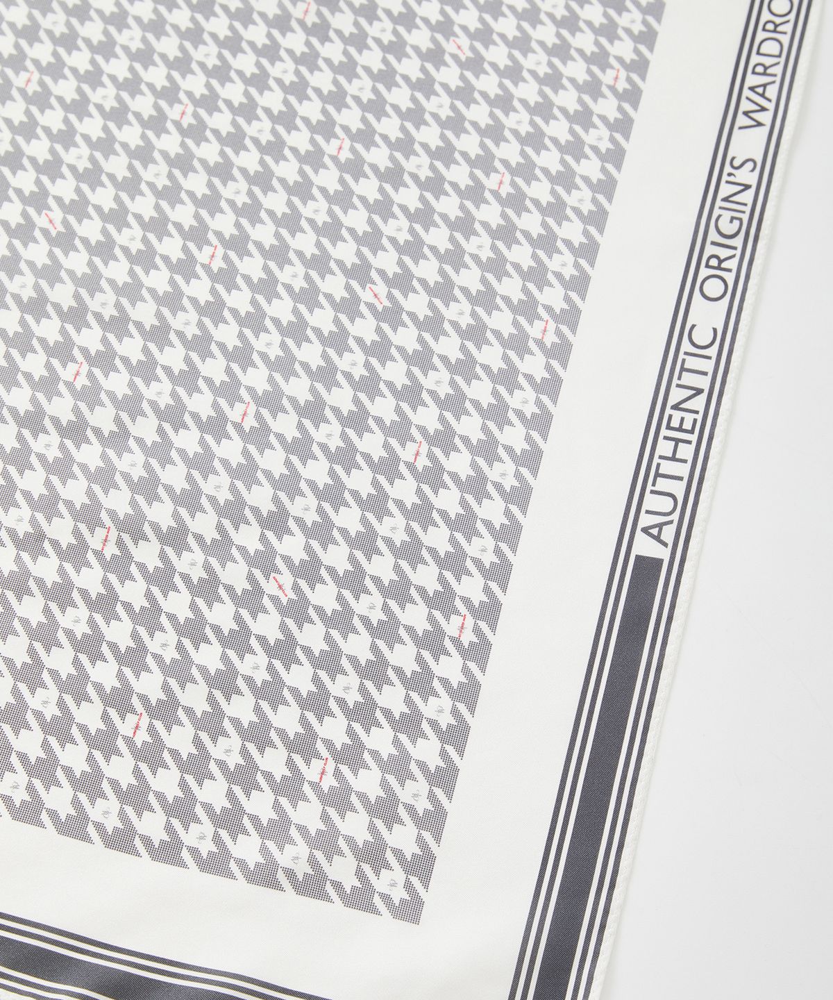 에이오더블유(AOW) HOUNDTOOTH PATTERN SILK SCARF