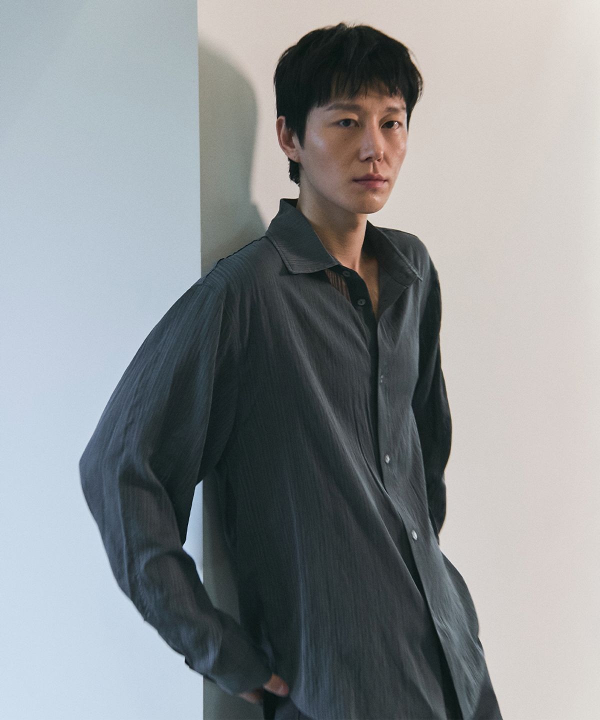 블루썬플라워(BLUESUNFLOWER) 소프트 시어 셔츠 [블랙]