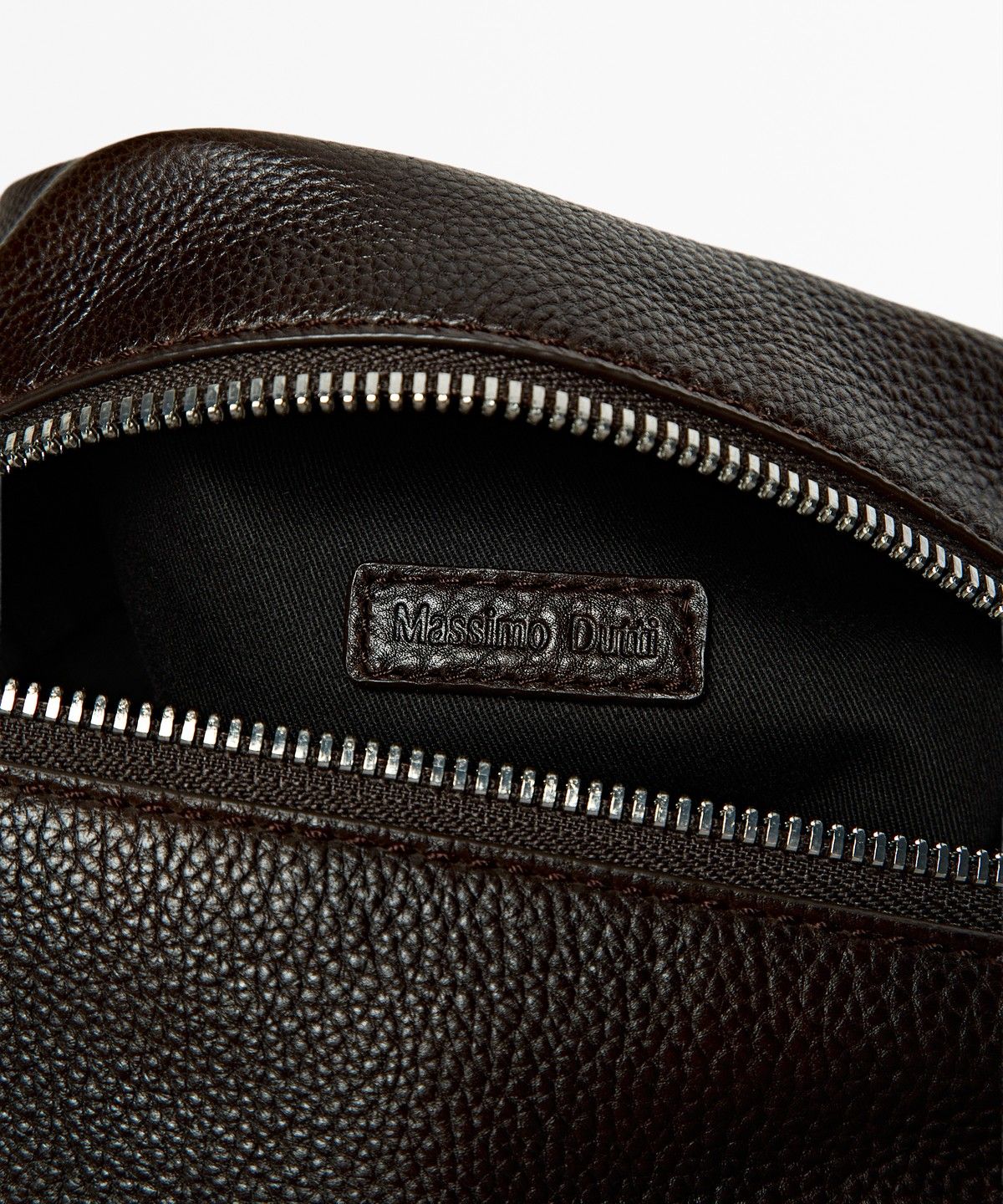 마시모두띠(MASSIMO DUTTI) 지퍼 디테일 나파 가죽 토일렛백