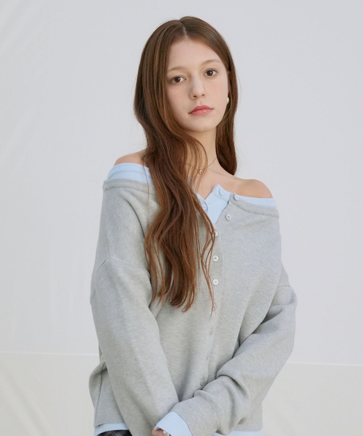 블레티(VLETI) Two-Way Off-Shoulder Basic Cardigan (gray)