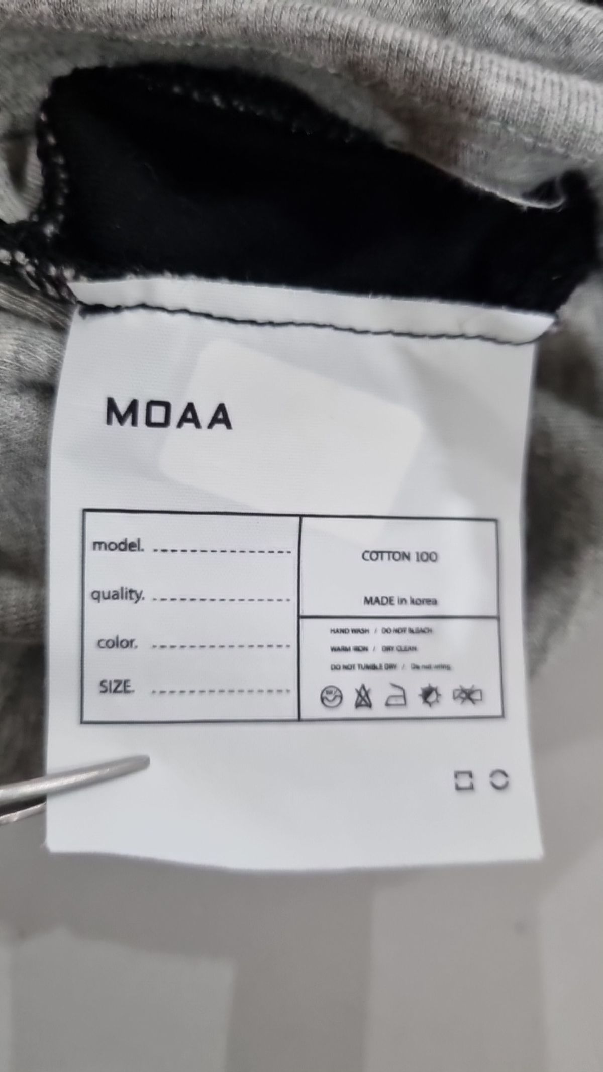 모아(MOAA) 긴소매 티셔츠
