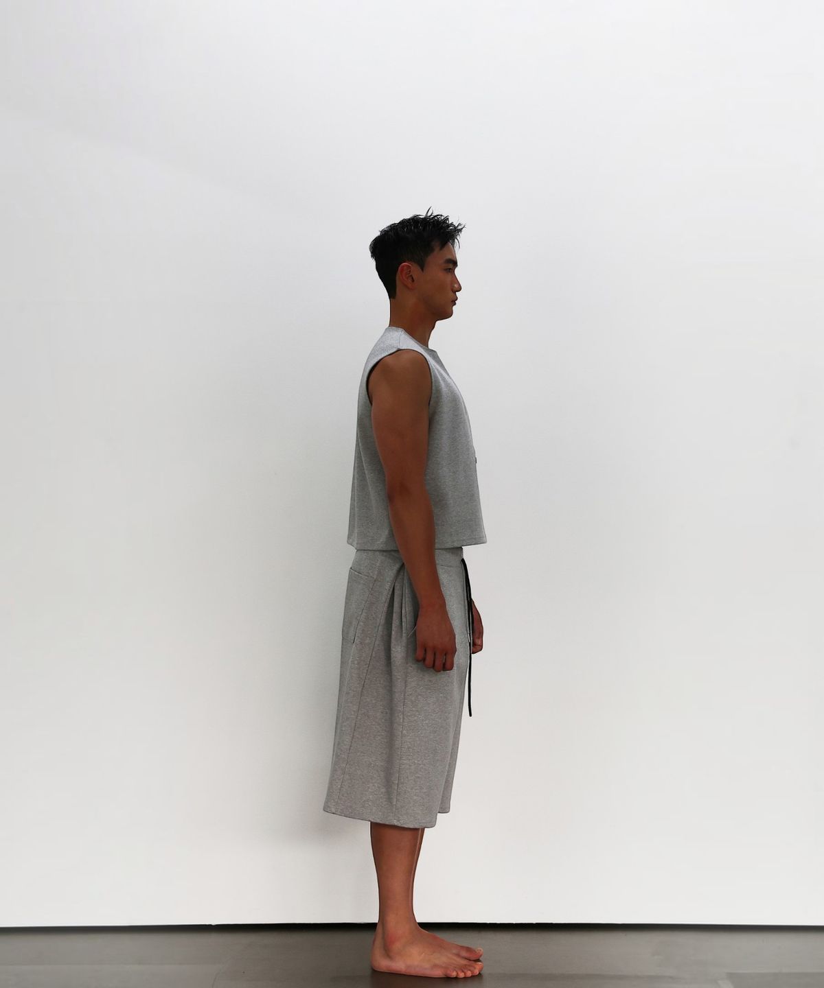 엑세스(XX) Axis Zip Box Crop Sleeveless Gray