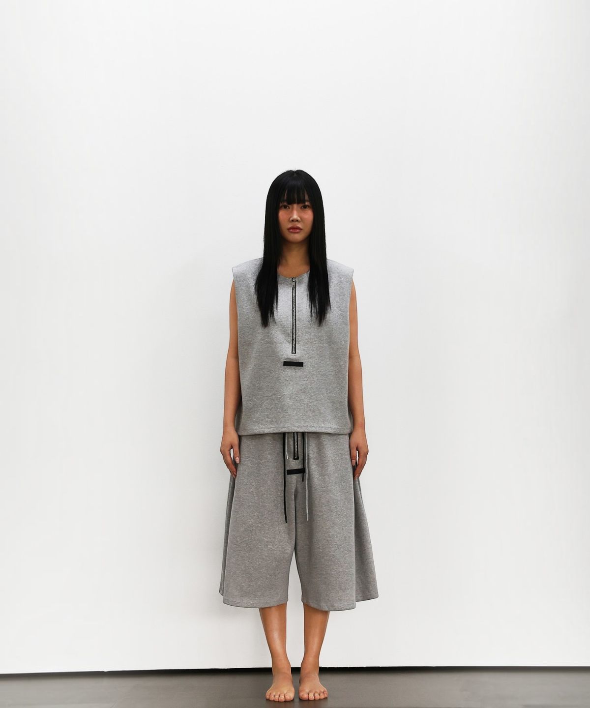 엑세스(XX) Axis Zip Box Crop Sleeveless Gray
