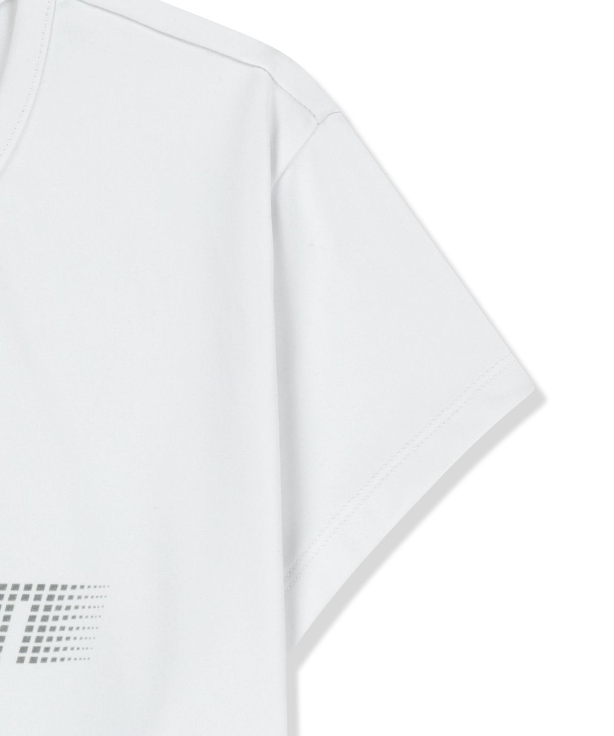 마뗑킴(MATIN KIM) MATIN PACE REFLECTIVE LOGO SLIM TOP IN WHITE